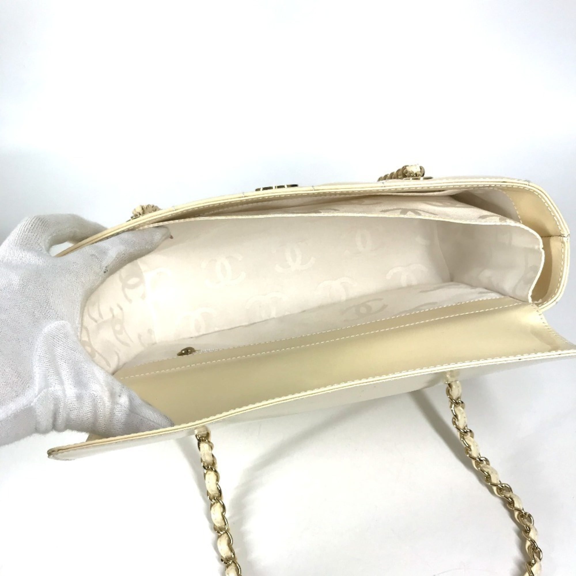 Chanel White Yellow Shoulder Bag (Pre-Owned)