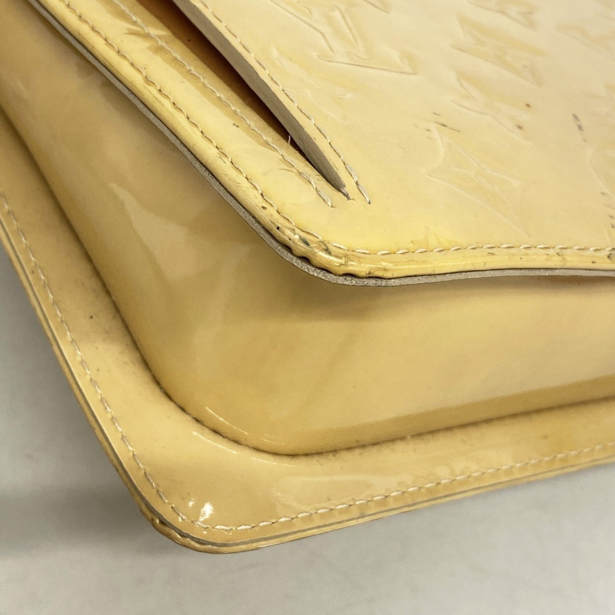 Louis Vuitton Beige Shoulder Bag (Pre-Owned)