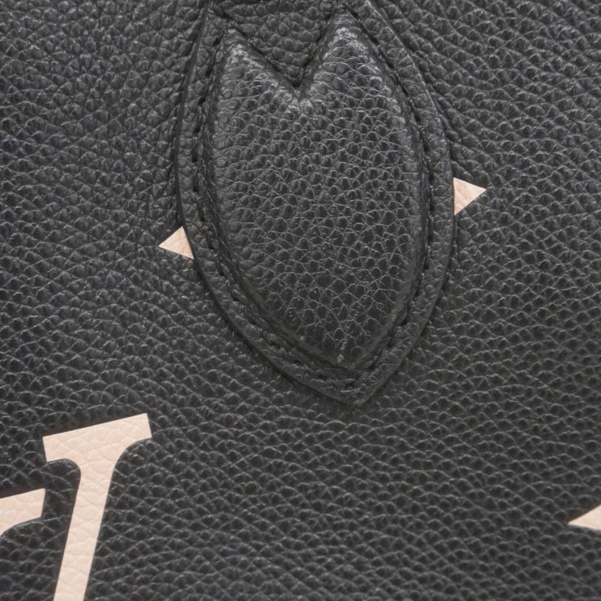 Louis Vuitton Beige Black Handbag (Pre-Owned)