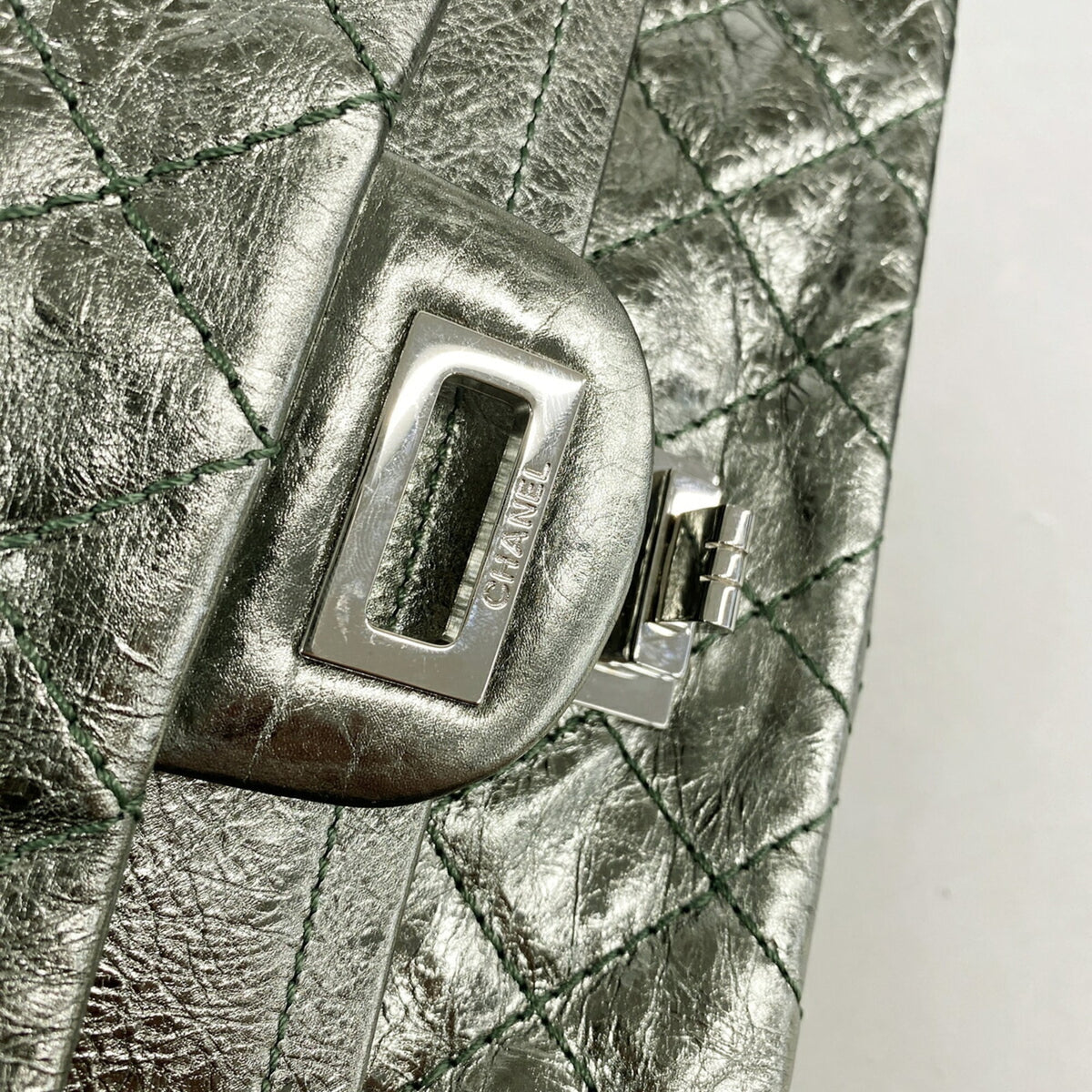 Chanel Green Leather Shoulder Bag (Pre-Owned)