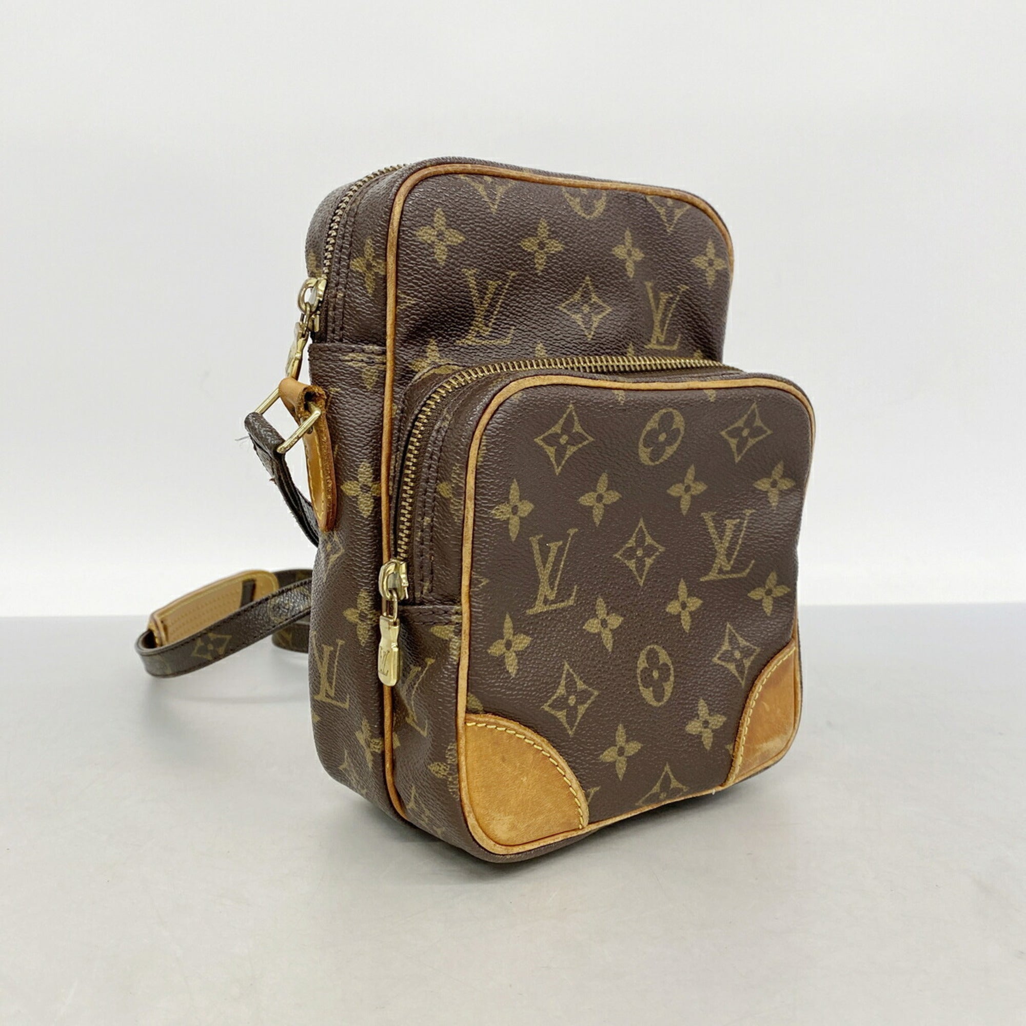 Louis Vuitton Brown Shoulder Bag (Pre-Owned)