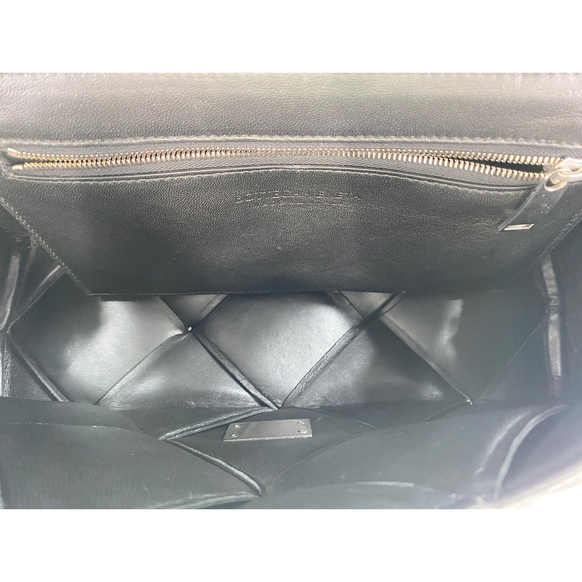 Bottega Veneta Black Shoulder Bag (Pre-Owned)