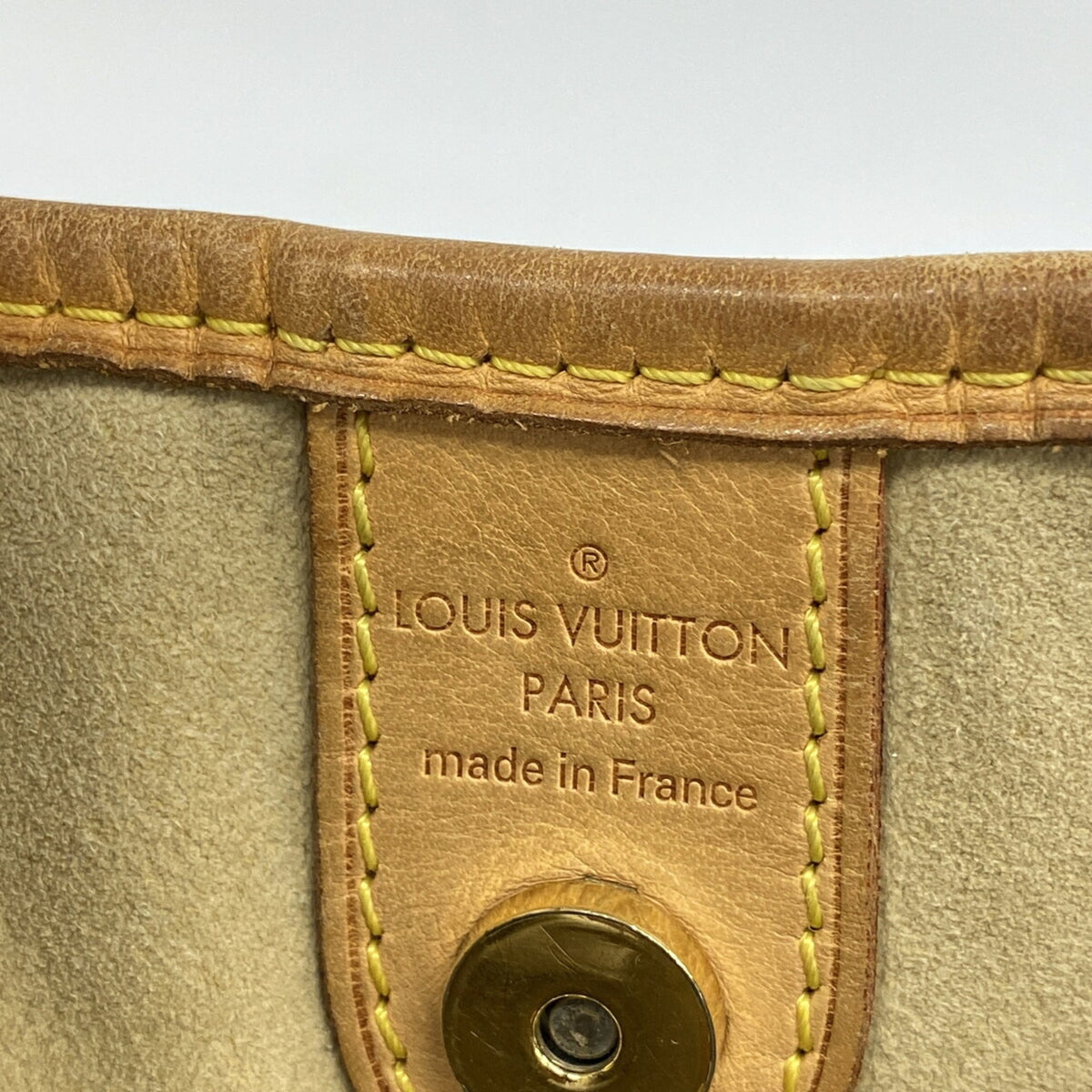Louis Vuitton White Shoulder Bag (Pre-Owned)