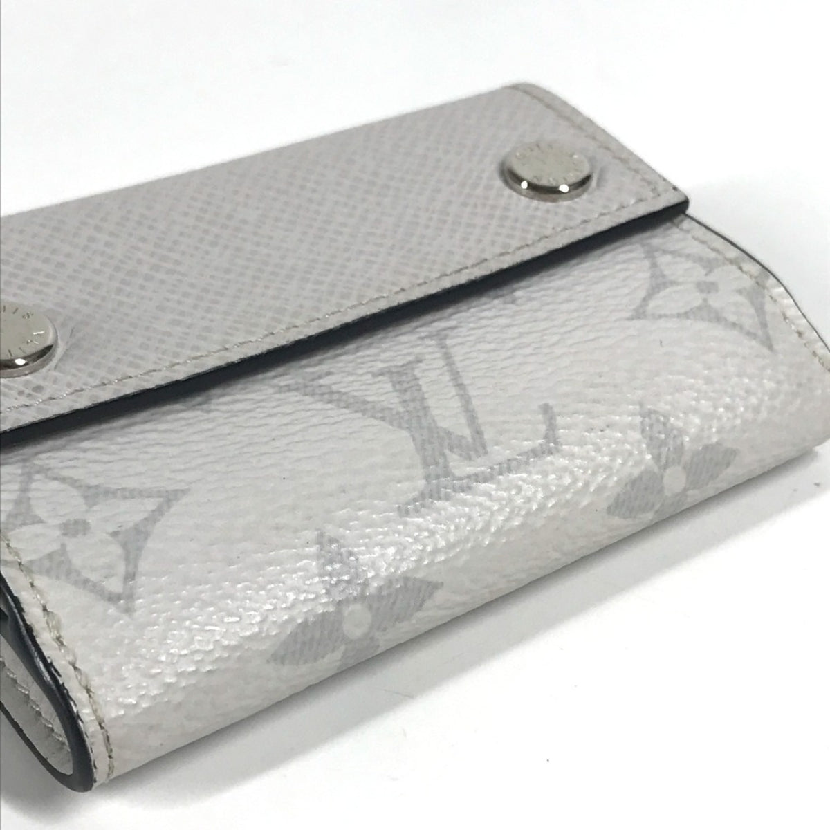 Louis Vuitton Taigarama Blanc White Taigarama Wallet (Tri-Fold) (Pre-Owned)