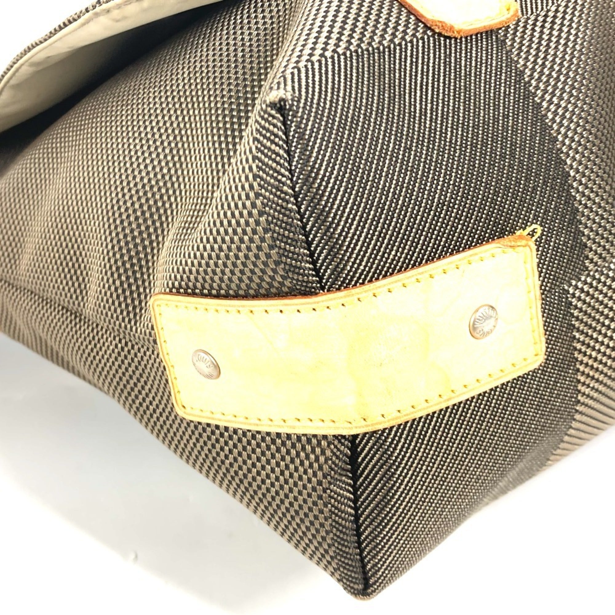 Louis Vuitton Khaki Damier Geant Messenger Bag Shoulder Bag (Pre-Owned)