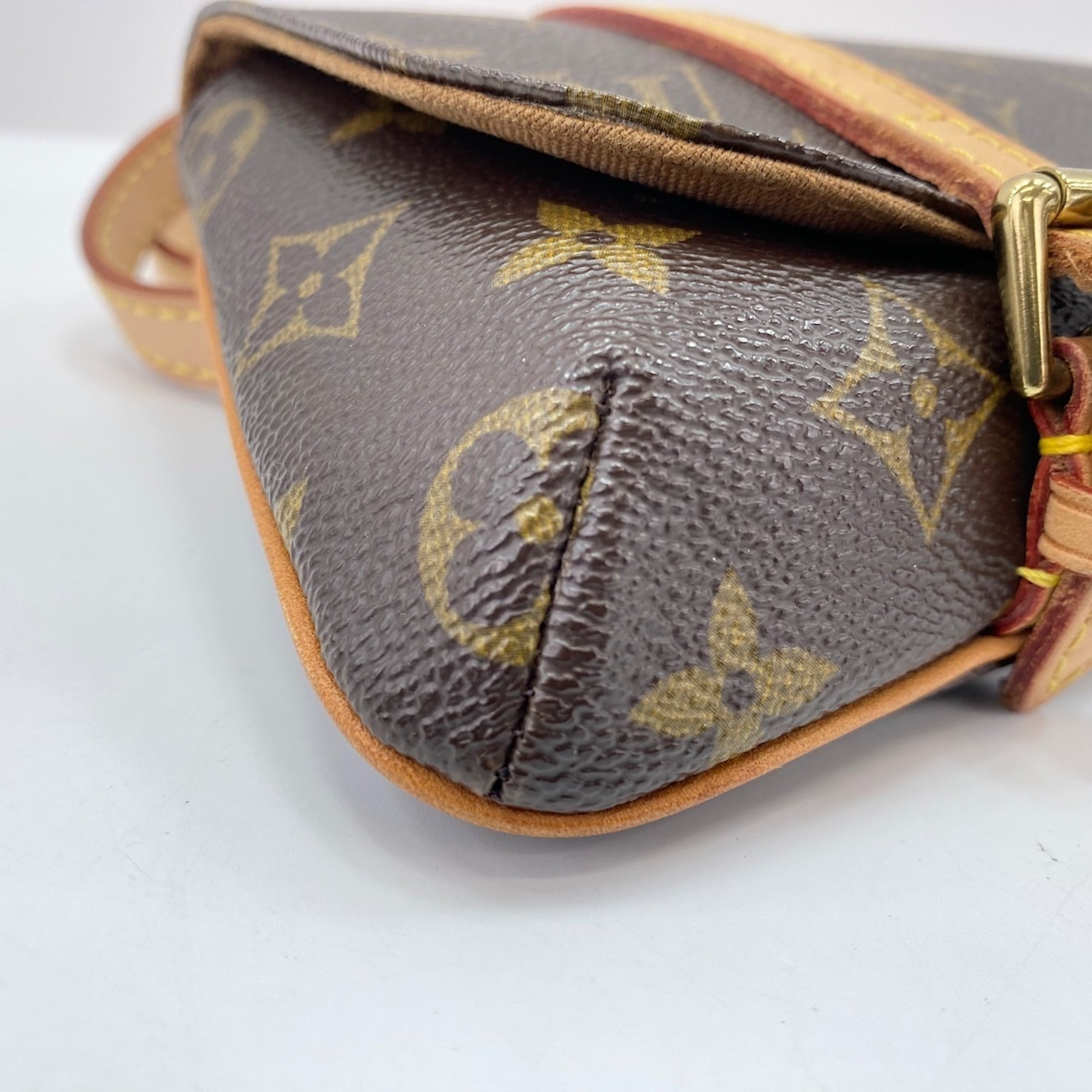 Louis Vuitton Brown Pochette Shoulder Bag (Pre-Owned)