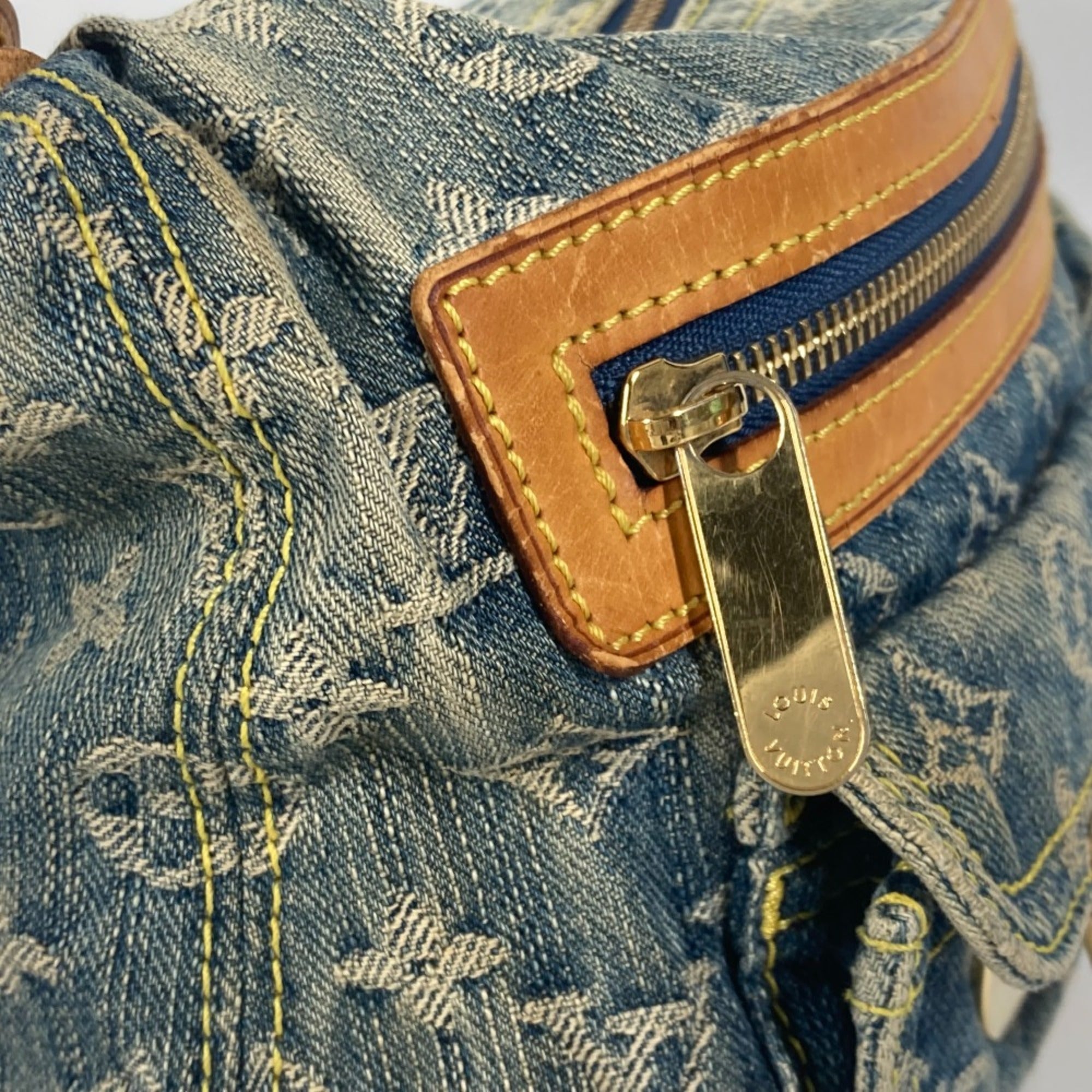 Louis Vuitton Blue Other Shoulder Bag (Pre-Owned)