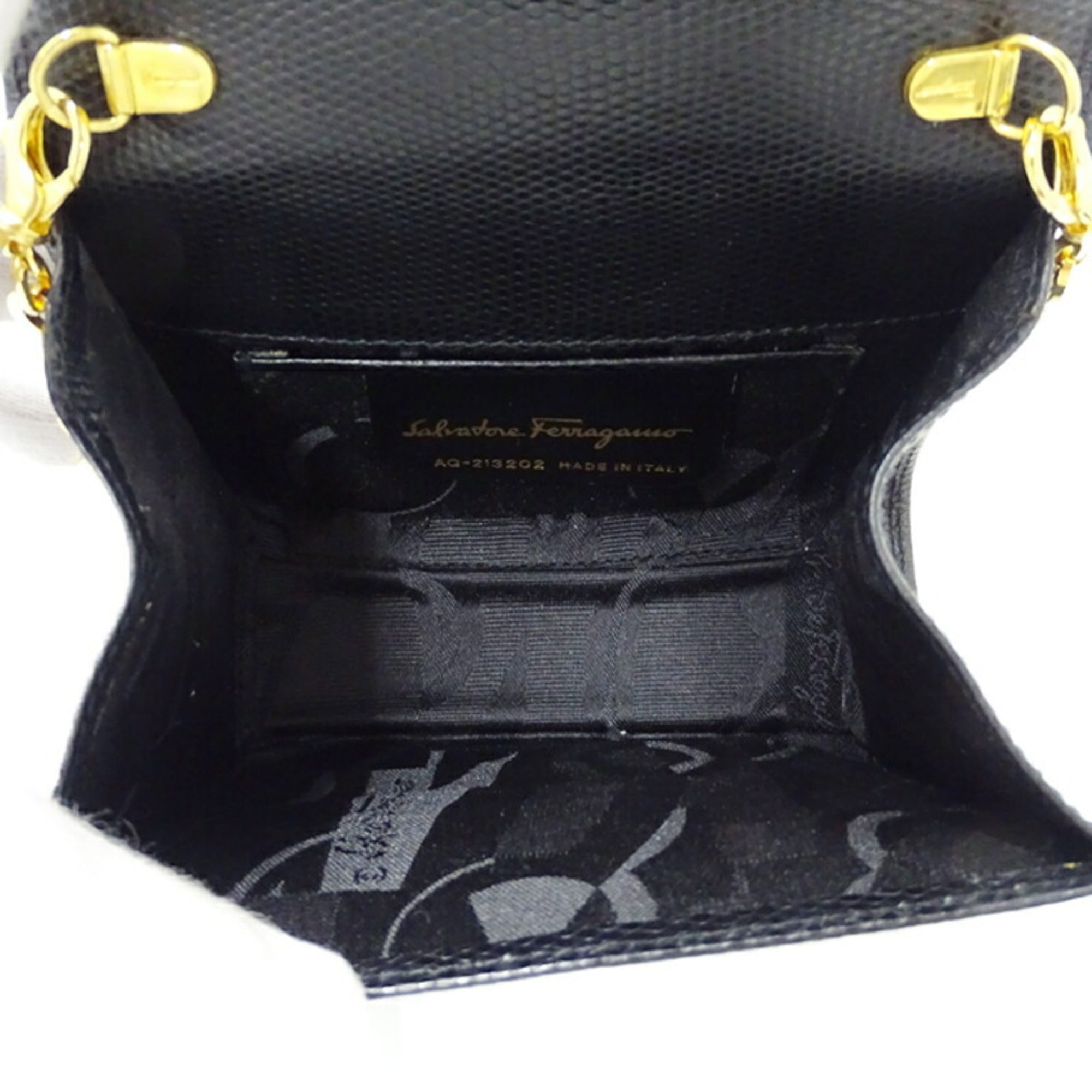 Salvatore Ferragamo Black Leather Shoulder Bag (Pre-Owned)
