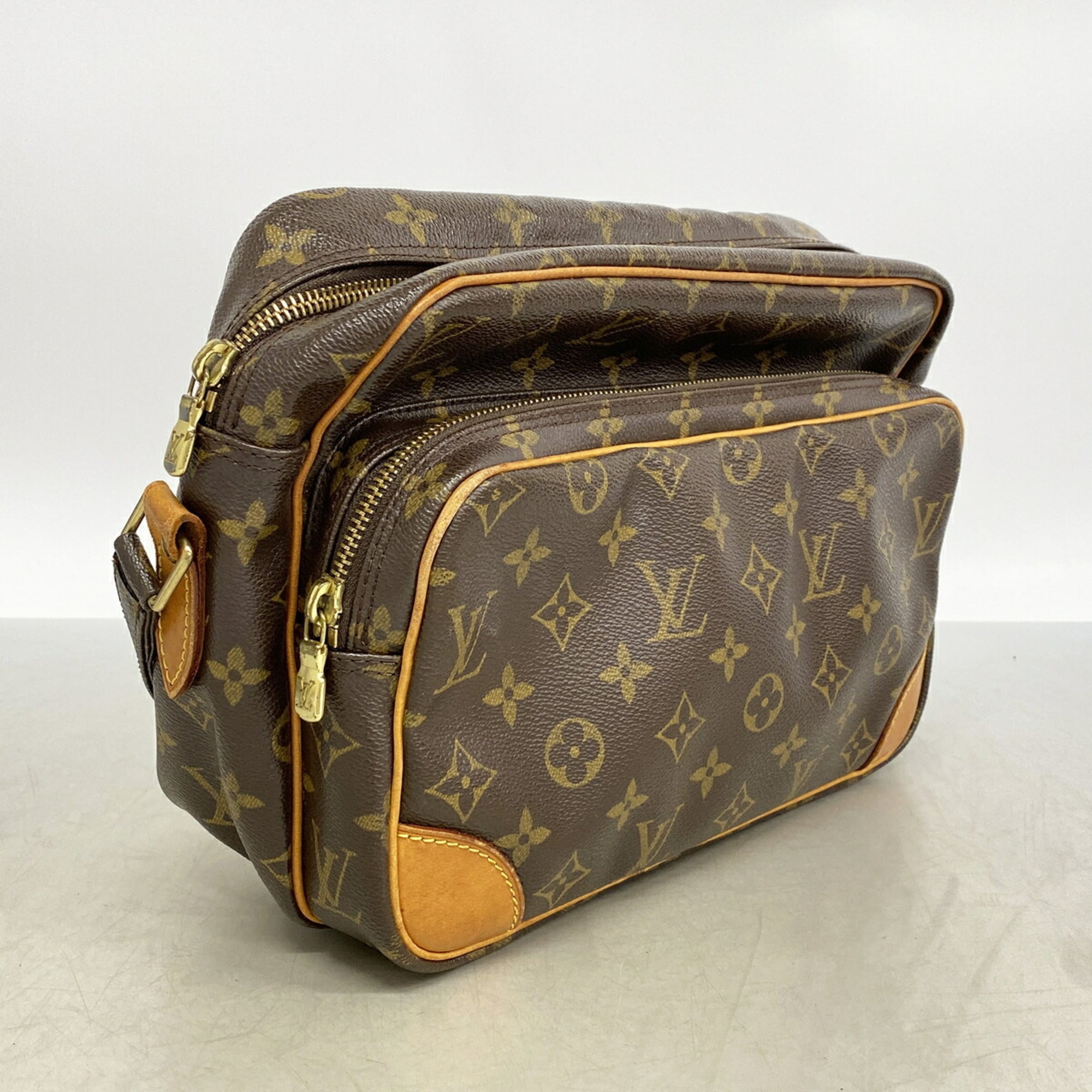 Louis Vuitton Brown Shoulder Bag (Pre-Owned)
