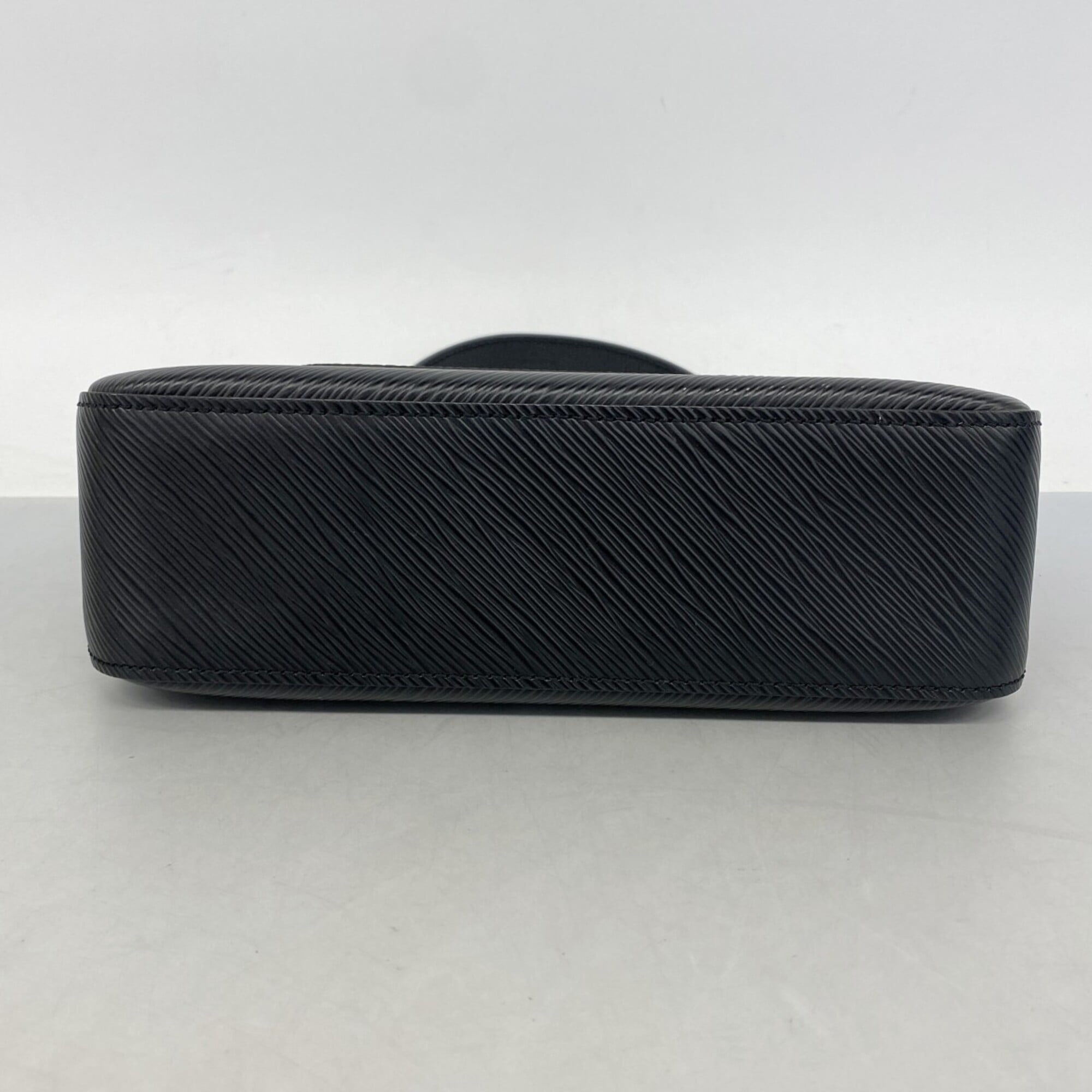 Louis Vuitton Noir Handbag (Pre-Owned)