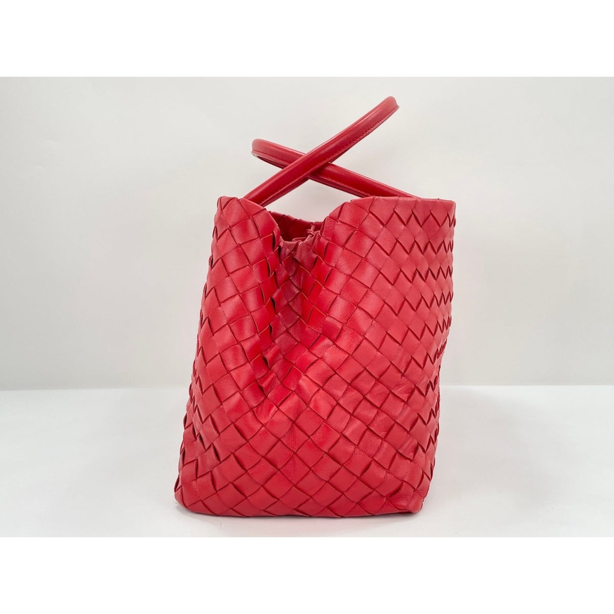 Bottega Veneta Red Color Handbag (Pre-Owned)
