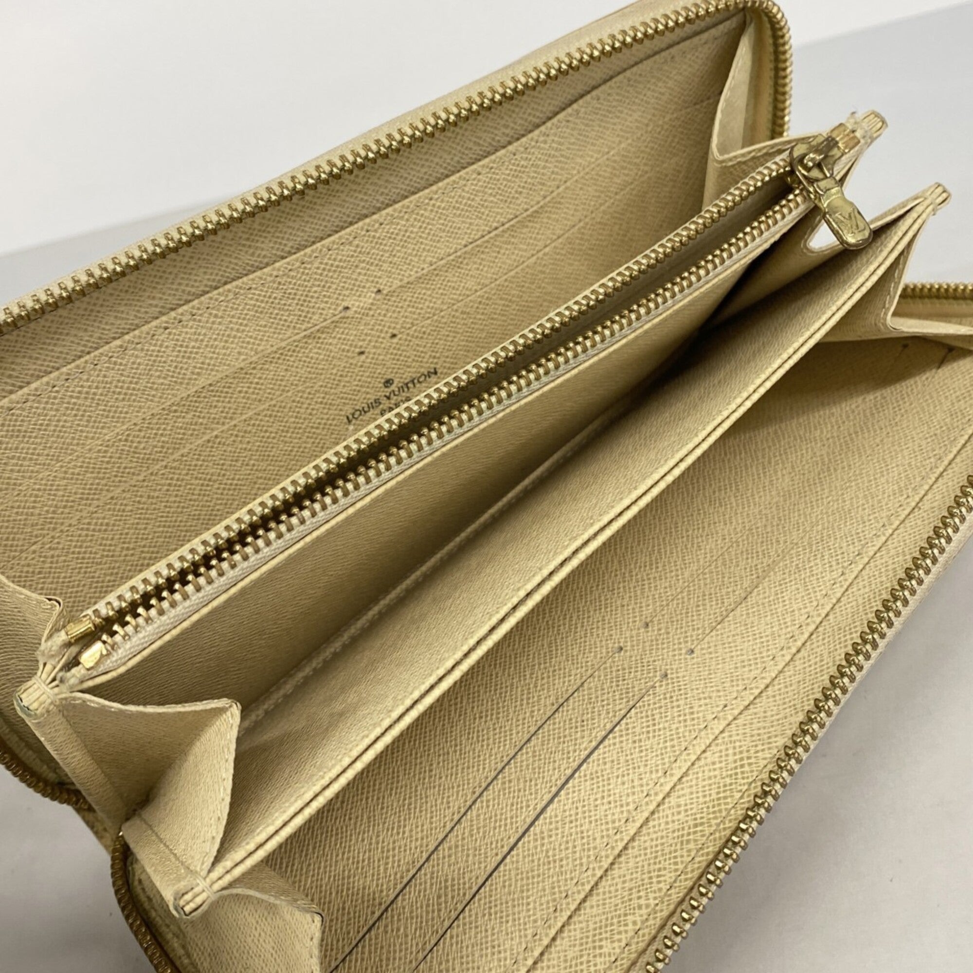 Louis Vuitton White Long Wallet (Bi-Fold) (Pre-Owned)