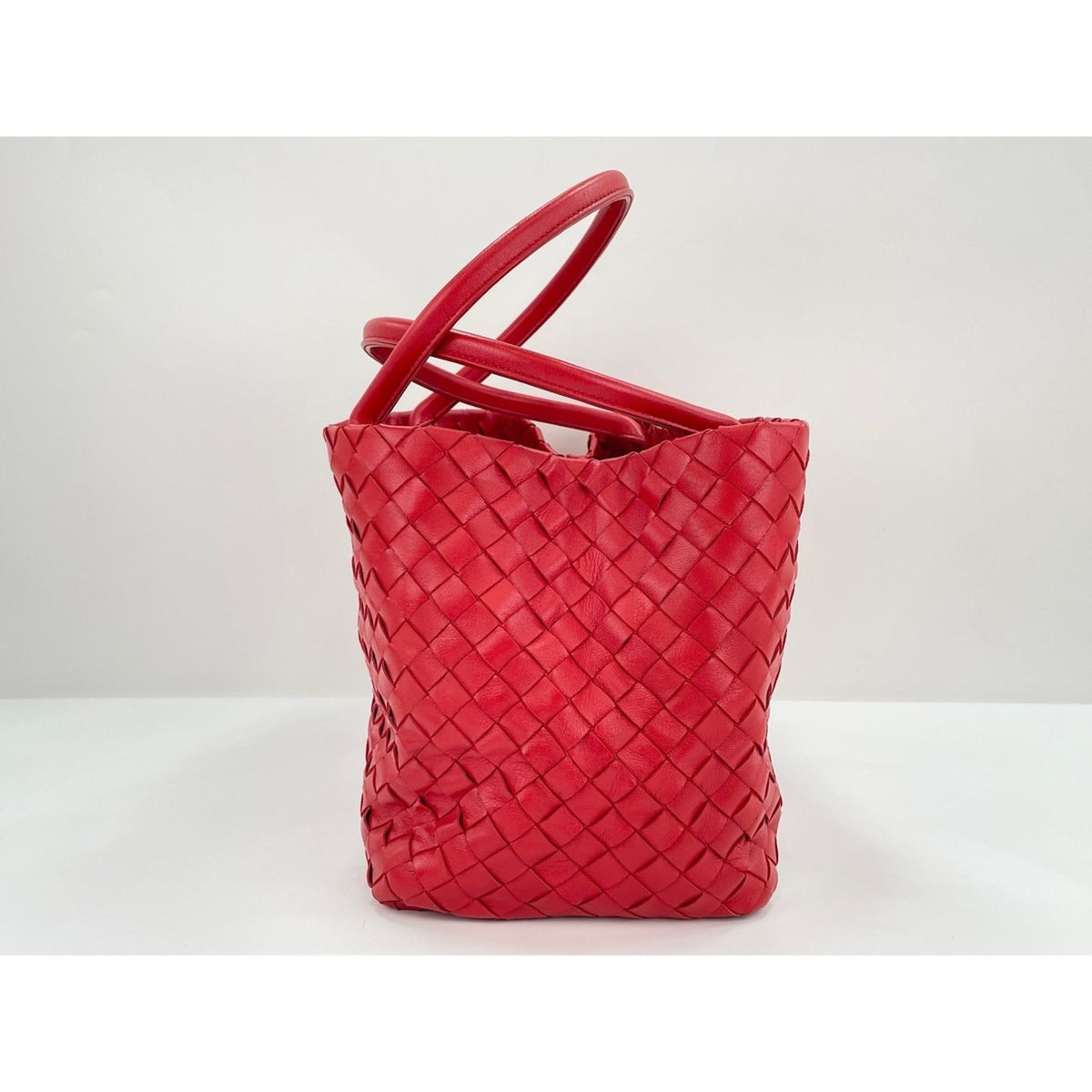 Bottega Veneta Red Color Handbag (Pre-Owned)