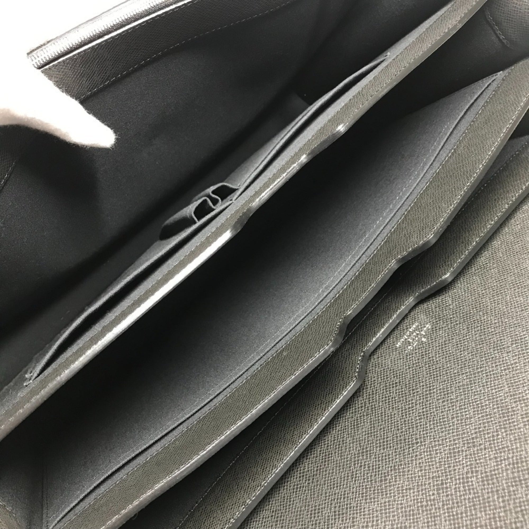 Louis Vuitton Ardoise Black Taiga Leather Briefcase Handbag (Pre-Owned)