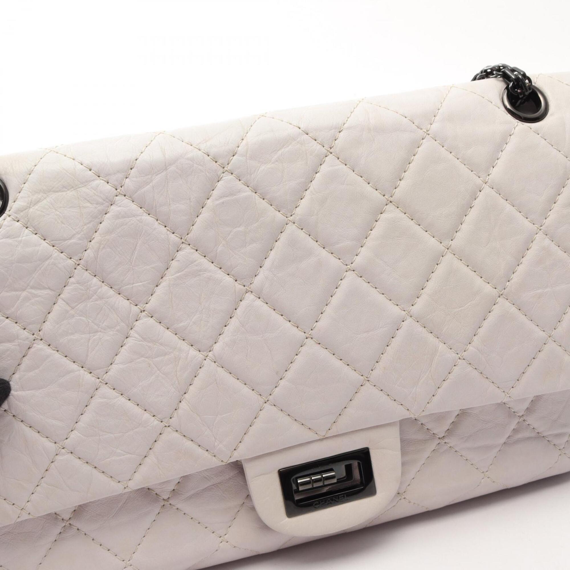 Chanel White Leather Handbag Shoulder Bag (Pre-Owned)
