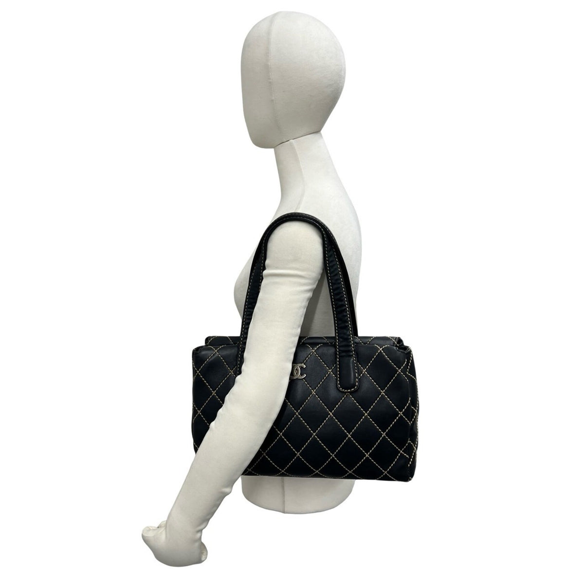 Chanel Black Leather Shoulder Bag Tote Bag (Pre-Owned)