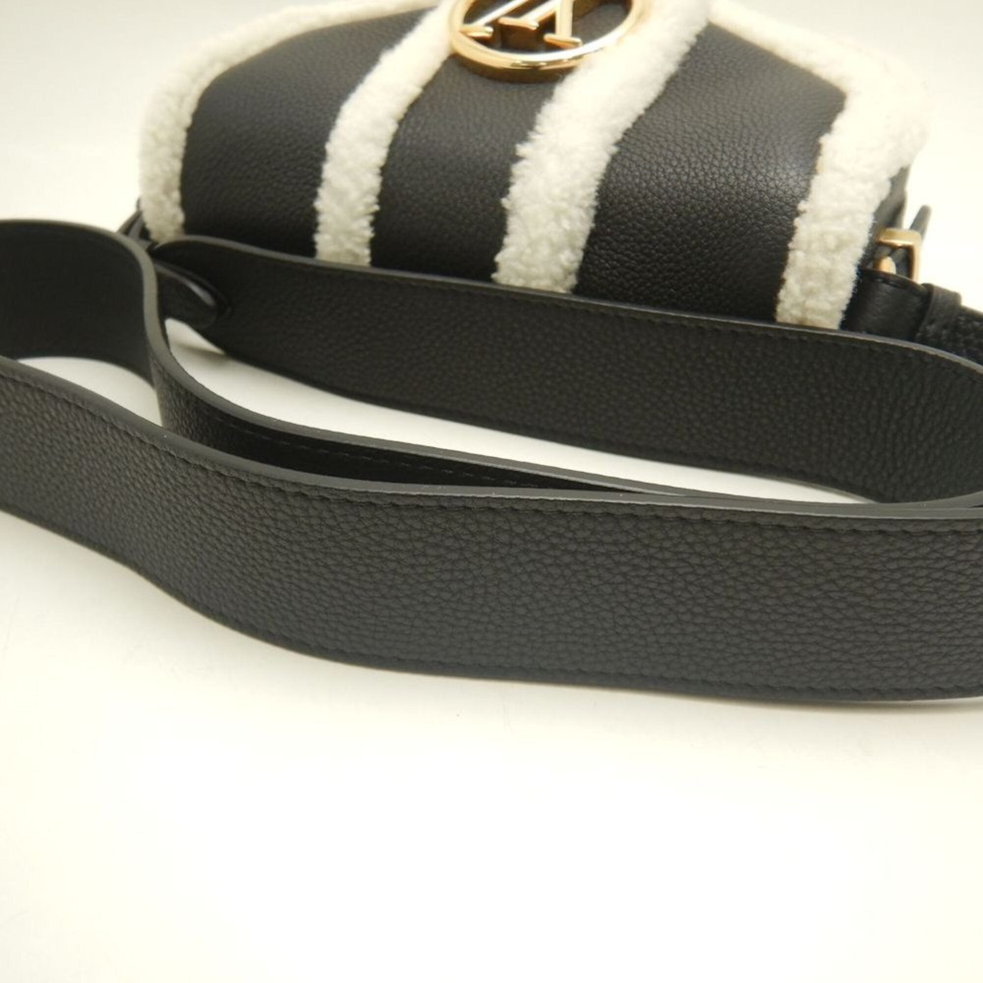 Louis Vuitton Noir White Wool Leather Shoulder Bag (Pre-Owned)