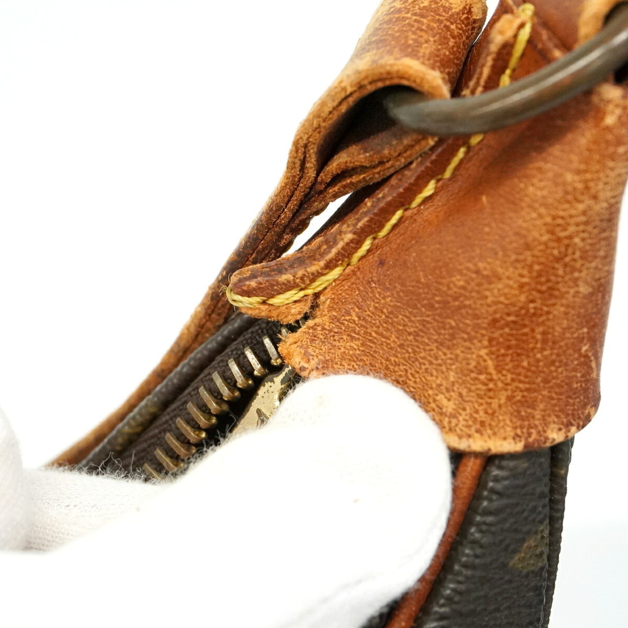 Louis Vuitton Brown Shoulder Bag (Pre-Owned)