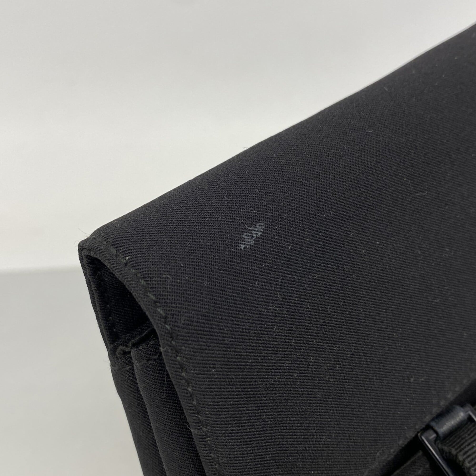 Salvatore Ferragamo Black Nylon Canvas Shoulder Bag (Pre-Owned)