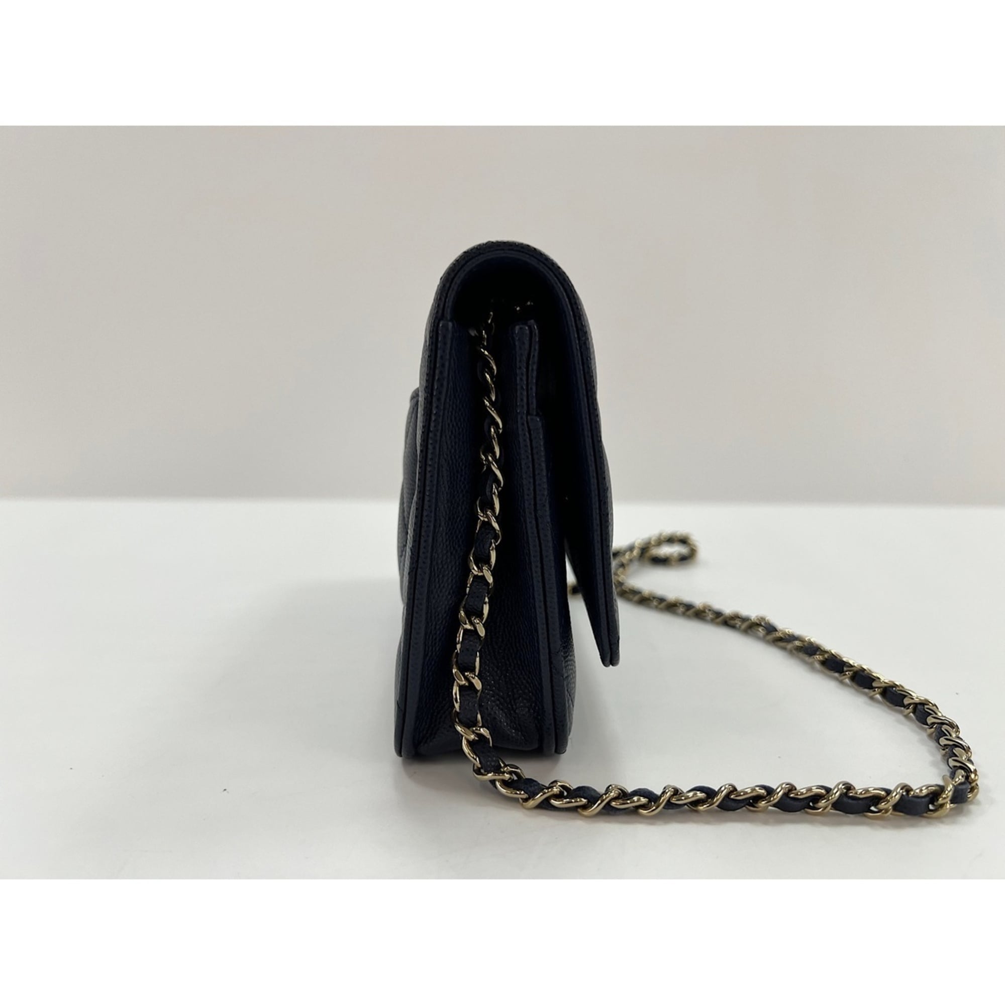 Chanel Navy Shoulder Bag (Pre-Owned)