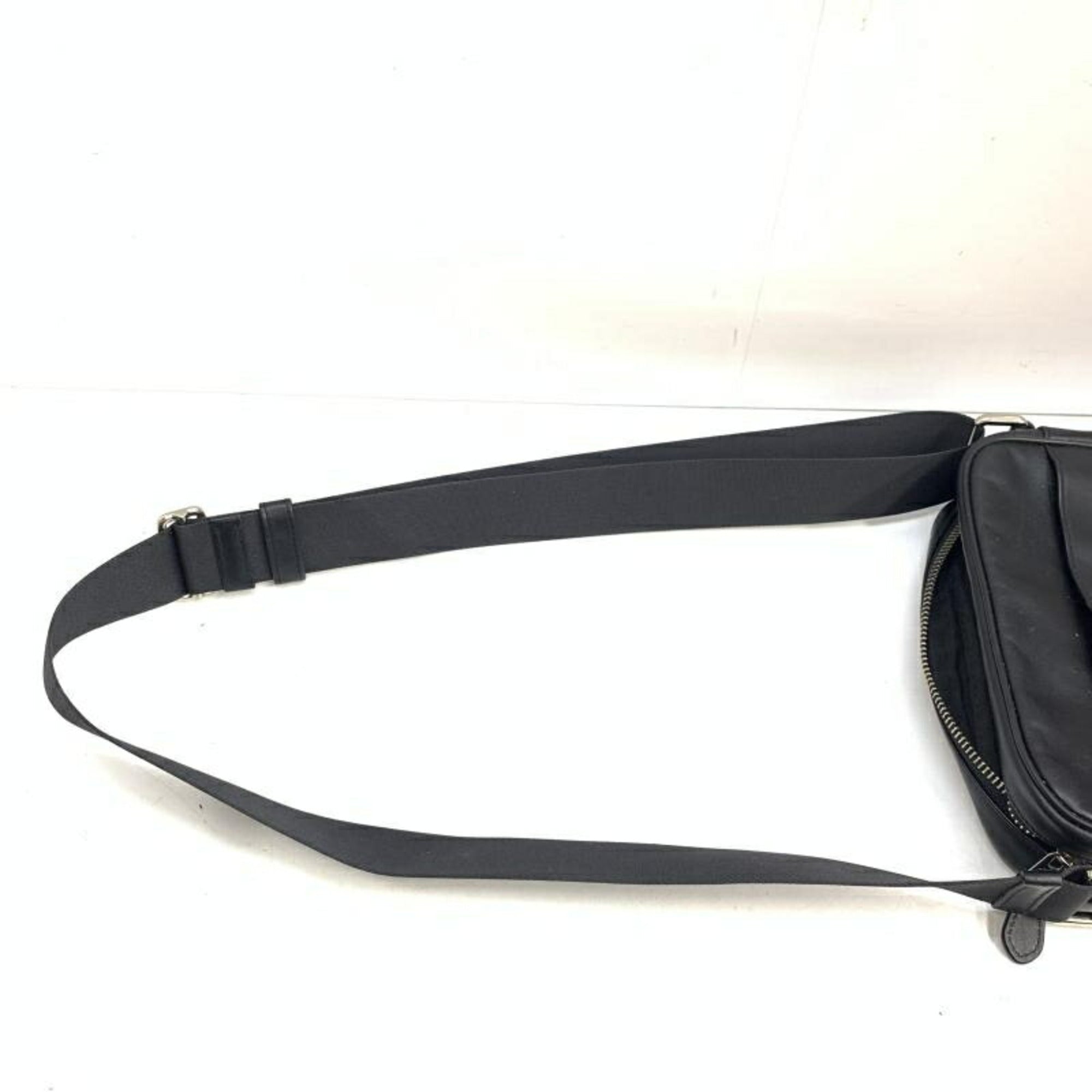Coach Signature Shoulder Bag (Pre-Owned)