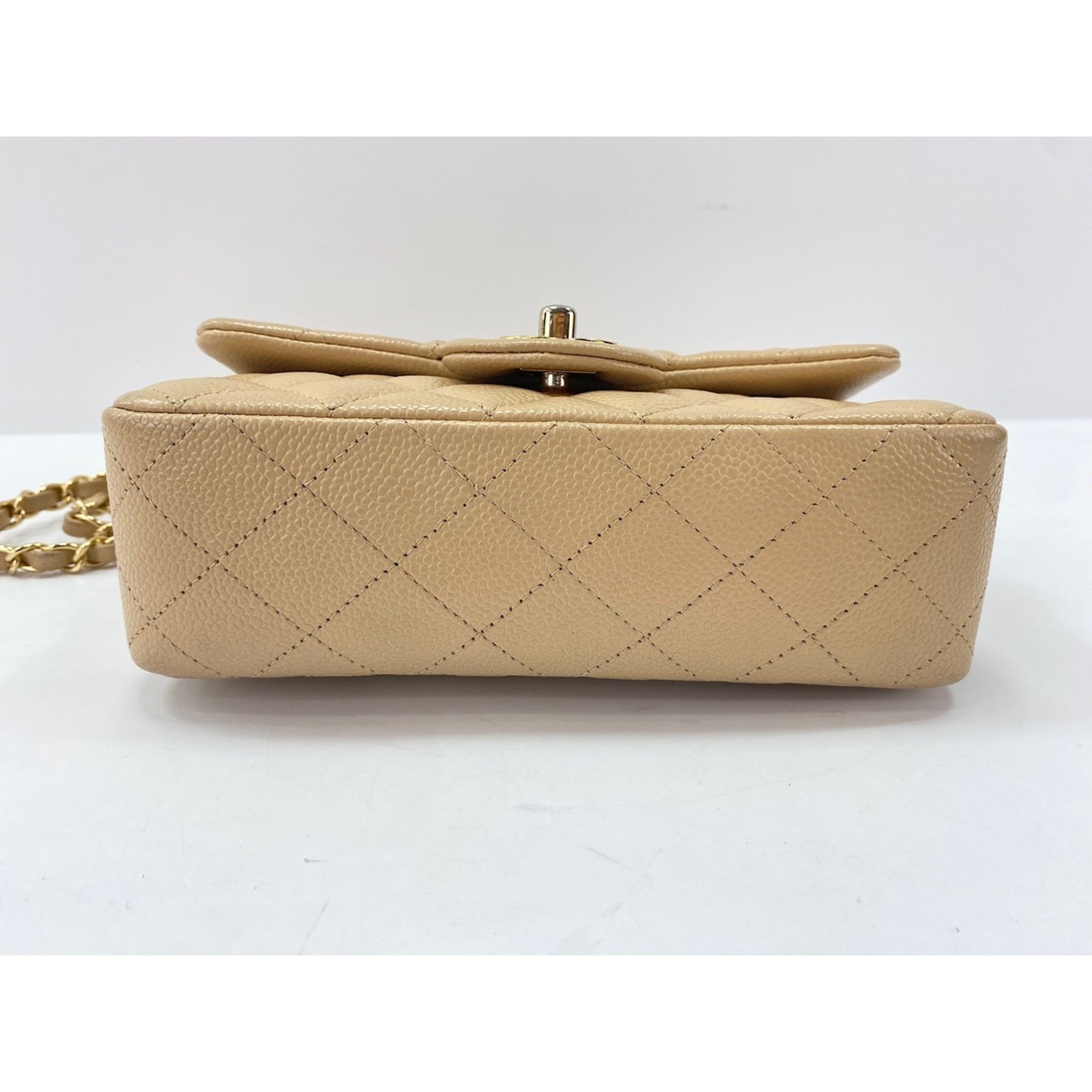 Chanel Beige Shoulder Bag (Pre-Owned)