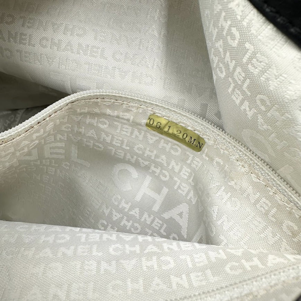 Chanel Wild Stitch Black Leather Shoulder Bag (Pre-Owned)