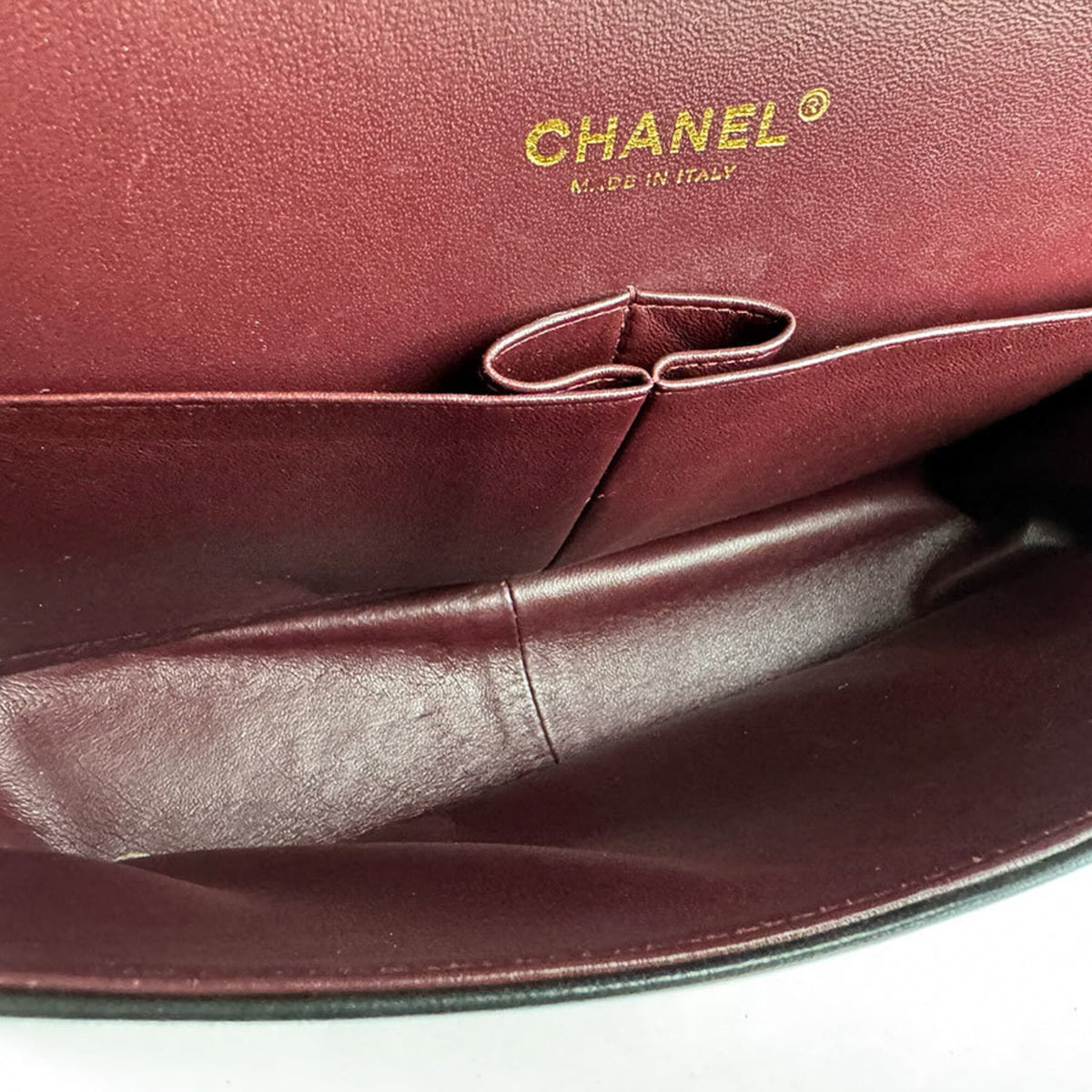 Chanel Black Leather Shoulder Bag (Pre-Owned)