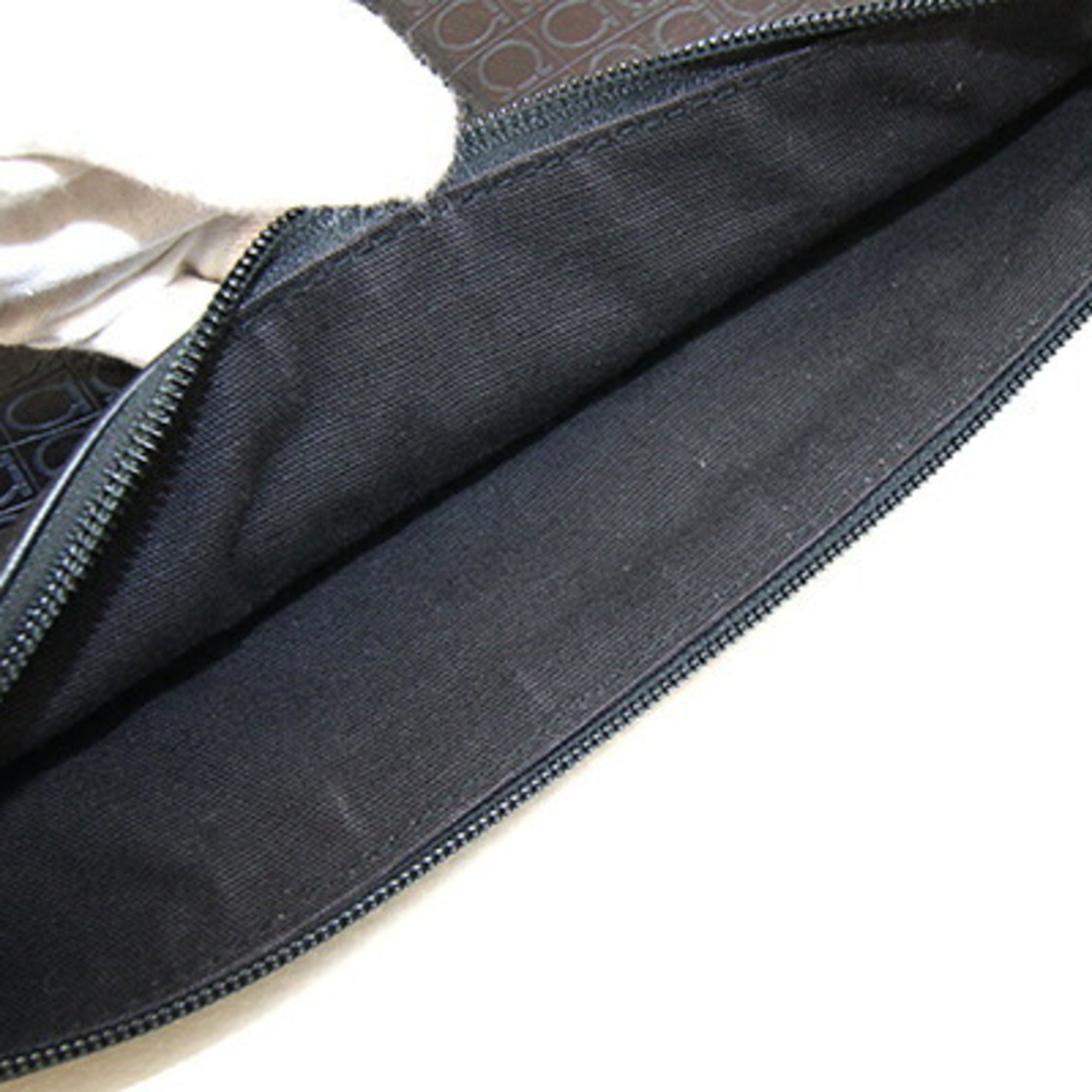 Salvatore Ferragamo Black Leather Shoulder Bag (Pre-Owned)