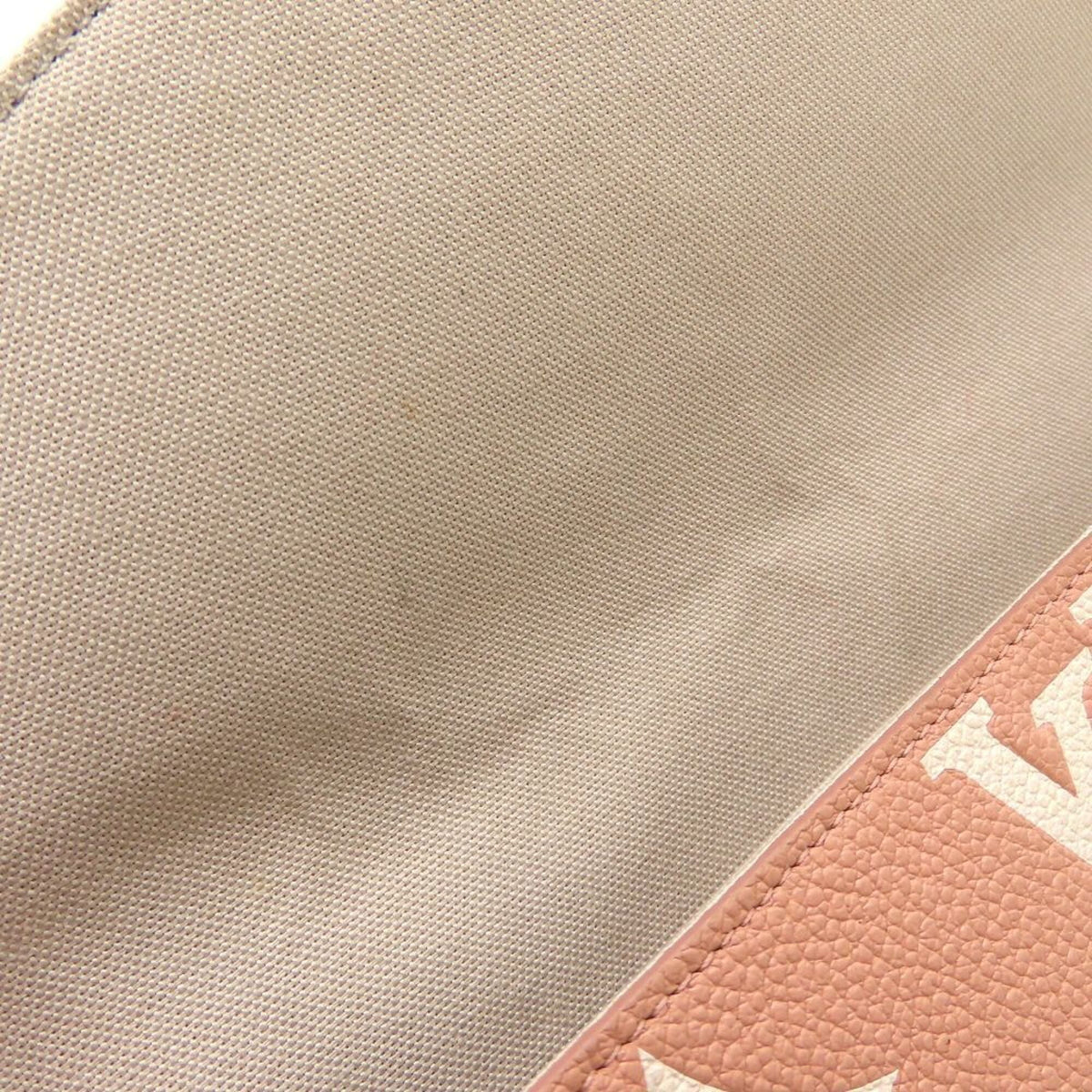 Louis Vuitton Leather Pochette Shoulder Bag (Pre-Owned)