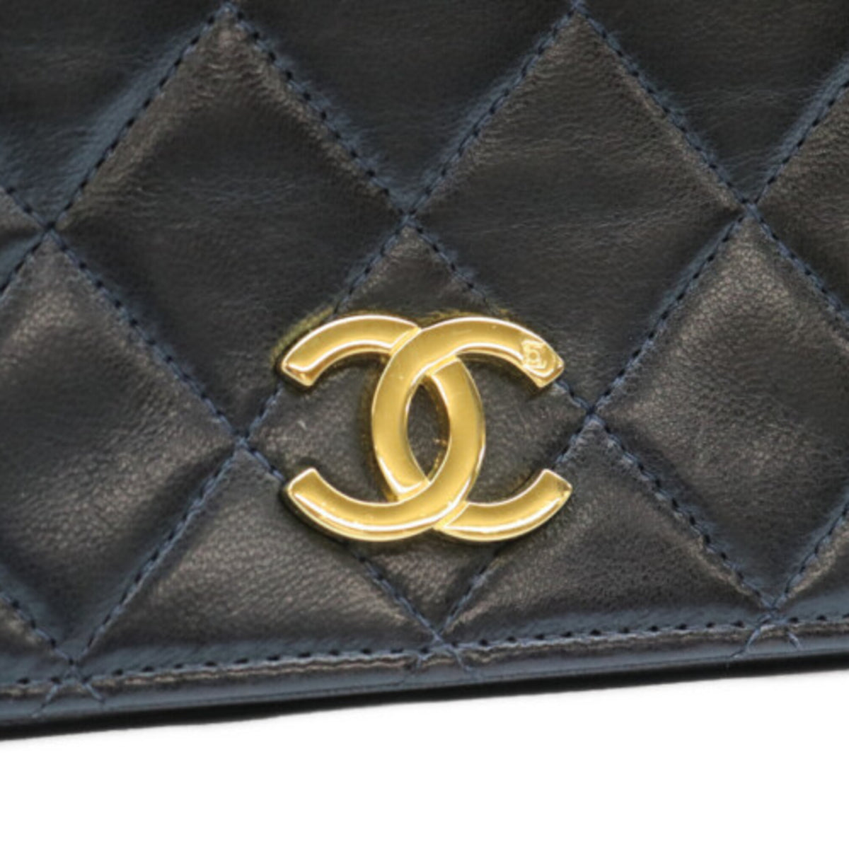 Chanel Black Leather Shoulder Bag (Pre-Owned)