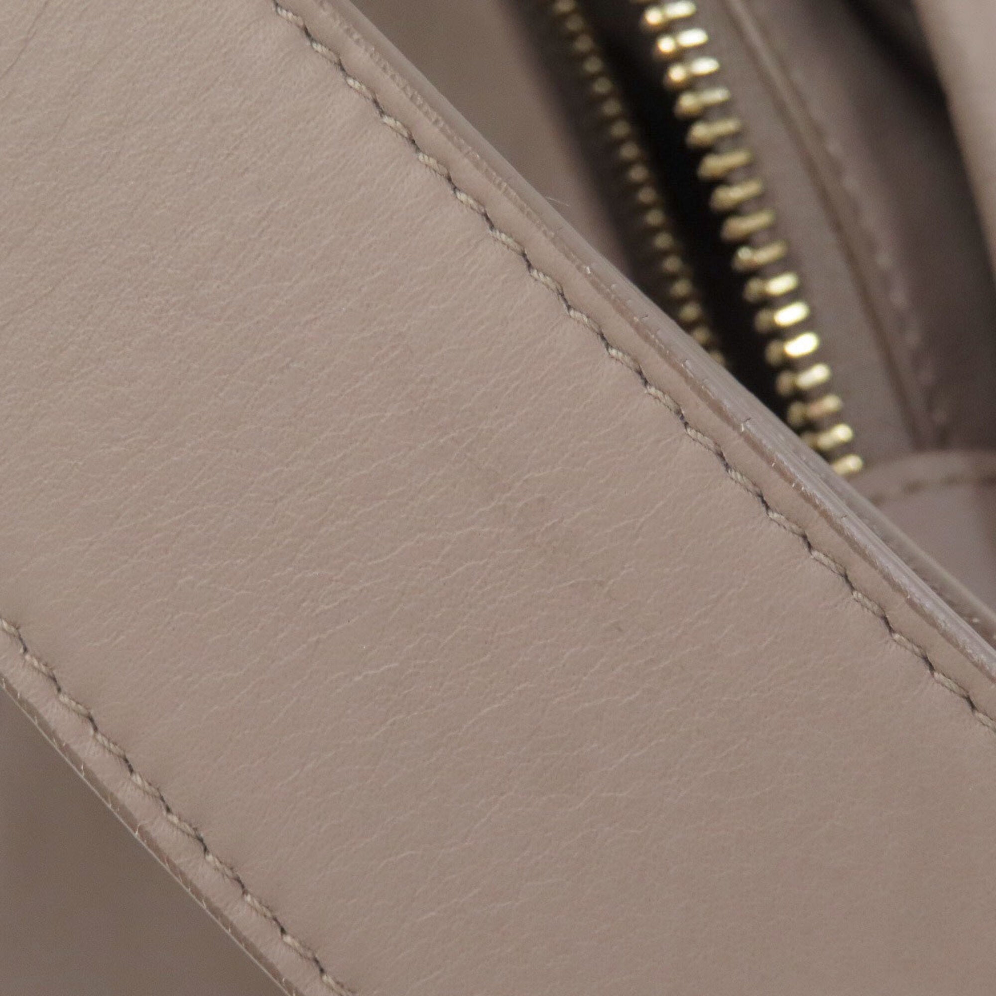 Salvatore Ferragamo Grayish Leather Shoulder Bag (Pre-Owned)