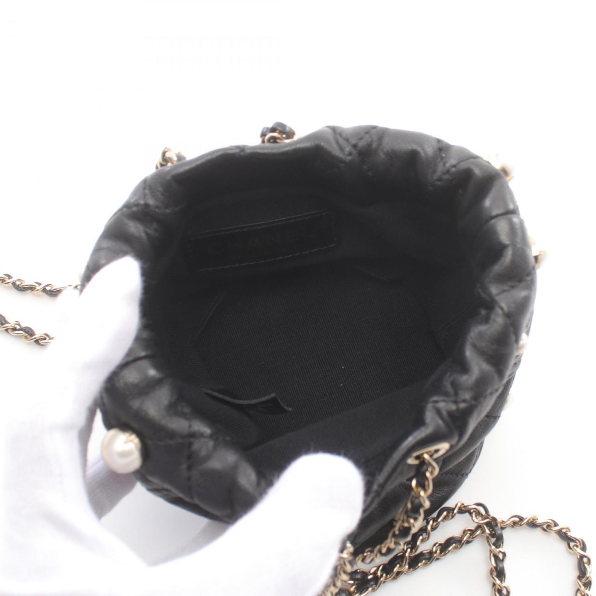 Chanel Black Leather Shoulder Bag (Pre-Owned)