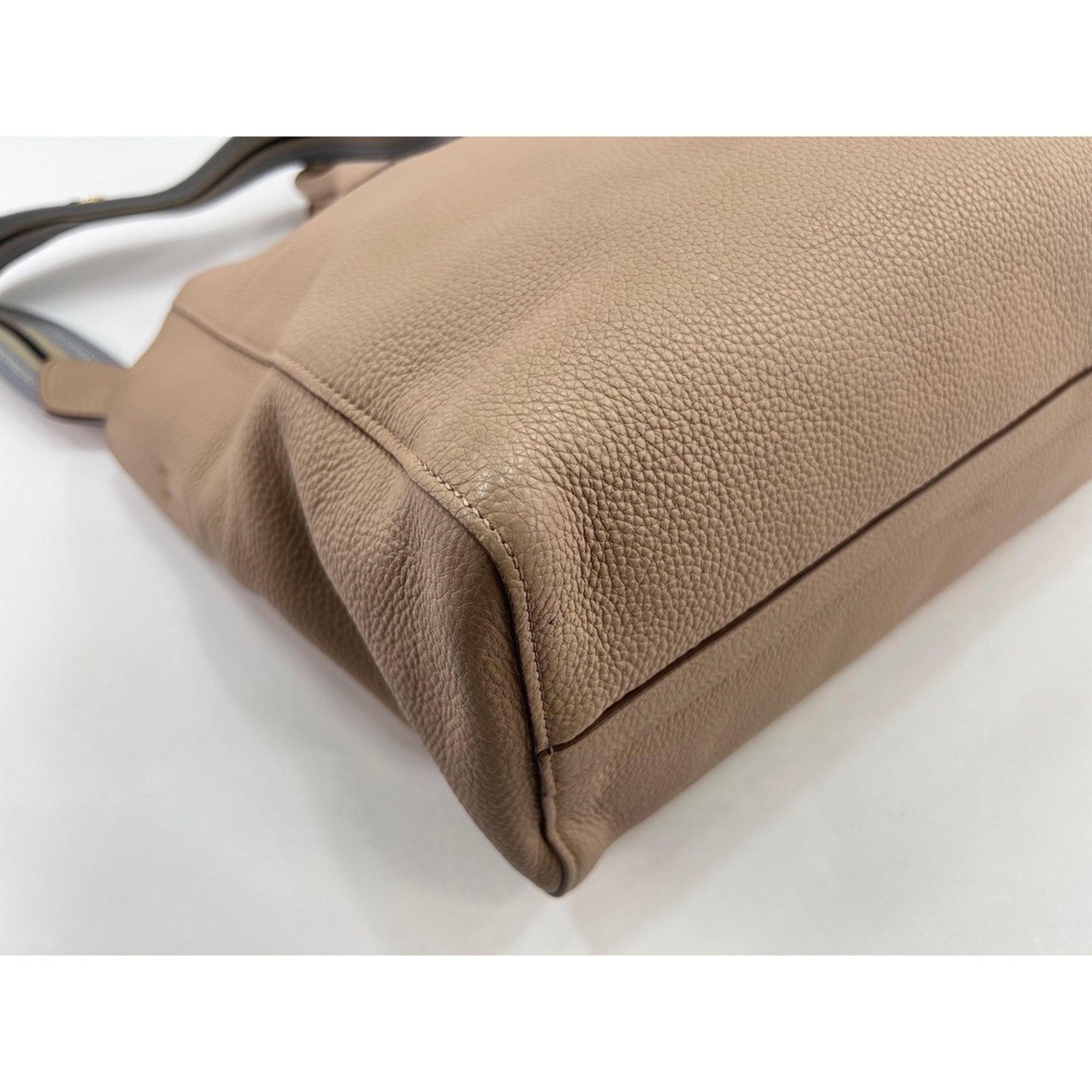 Prada Beige Tote Bag (Pre-Owned)