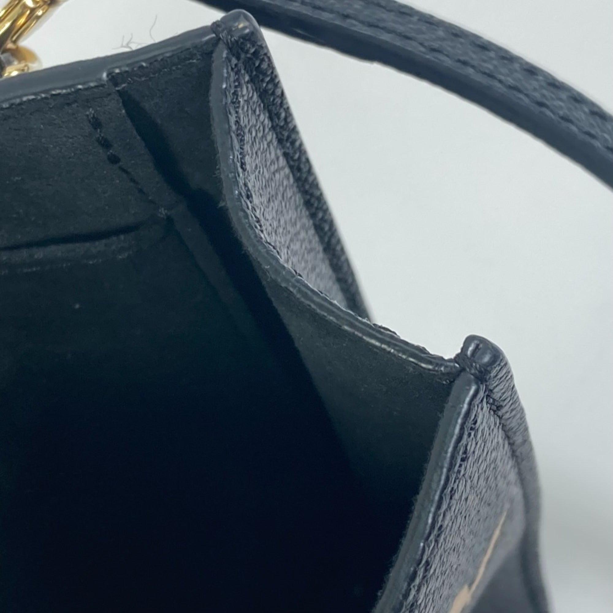 Louis Vuitton Black Other Shoulder Bag (Pre-Owned)