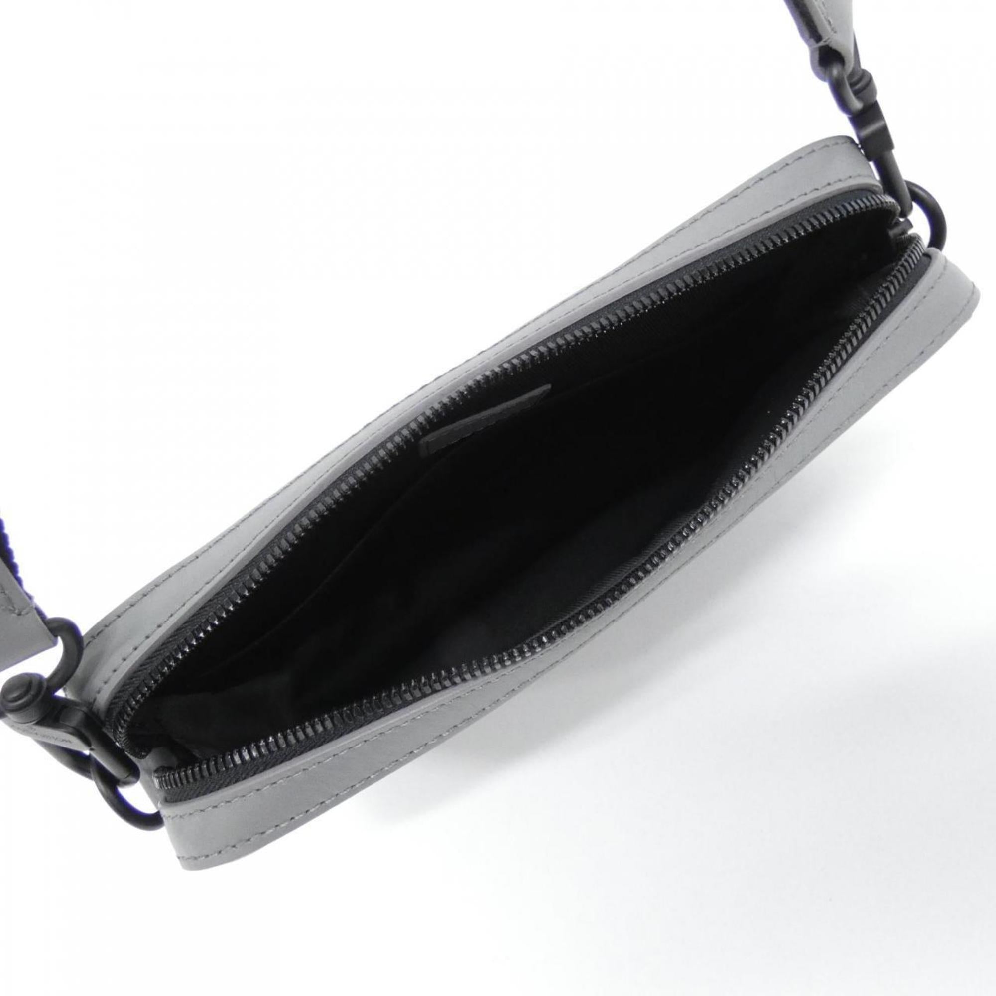 Louis Vuitton Black Leather Shoulder Bag (Pre-Owned)