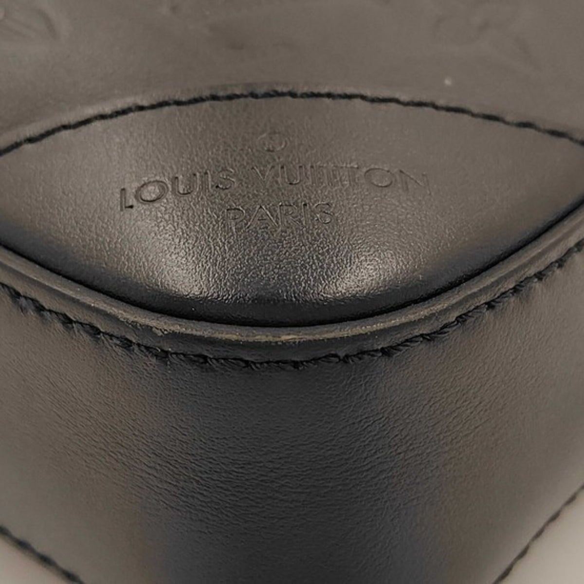 Louis Vuitton Black Monogram Leather Pouch Shoulder Bag (Pre-Owned)