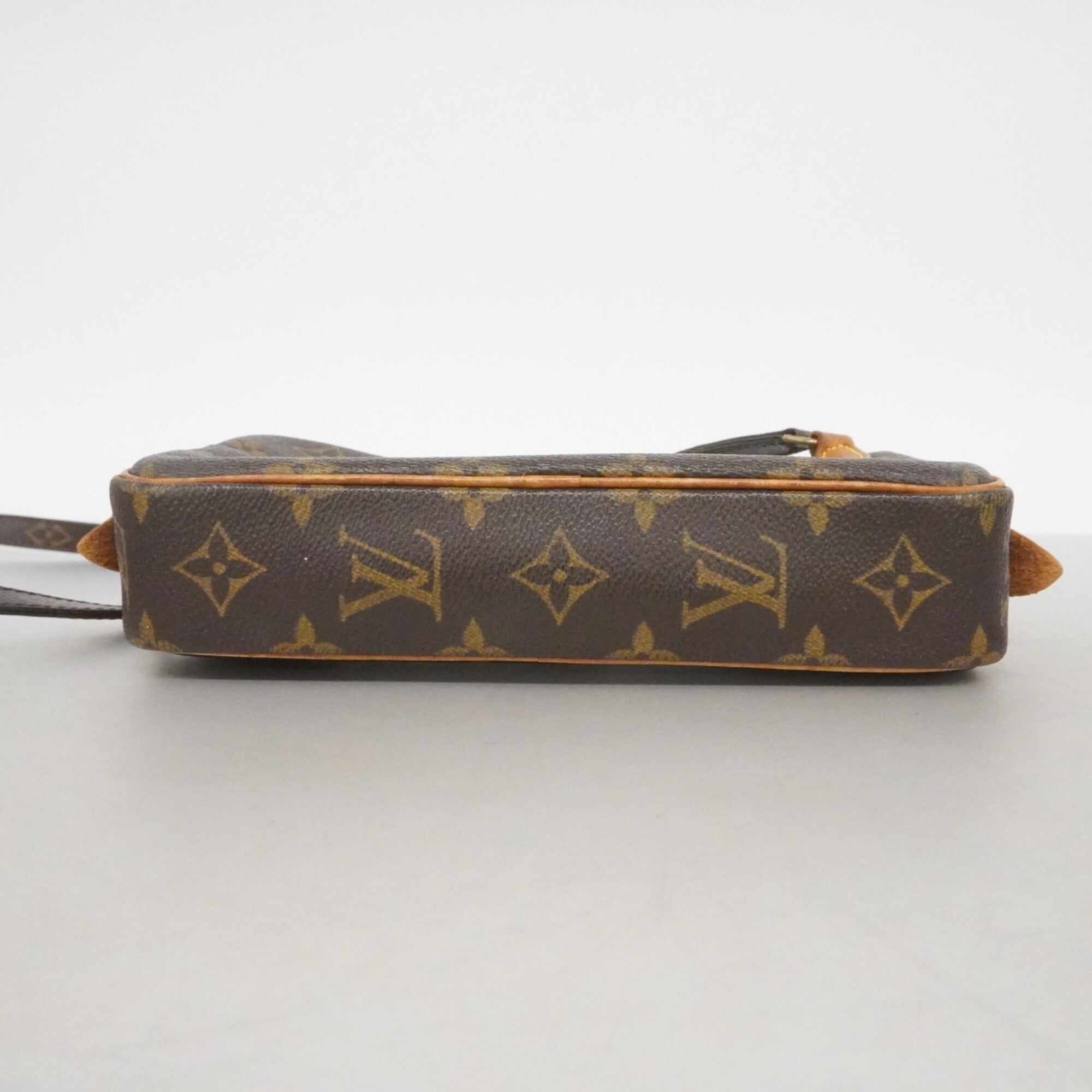Louis Vuitton Brown Shoulder Bag (Pre-Owned)