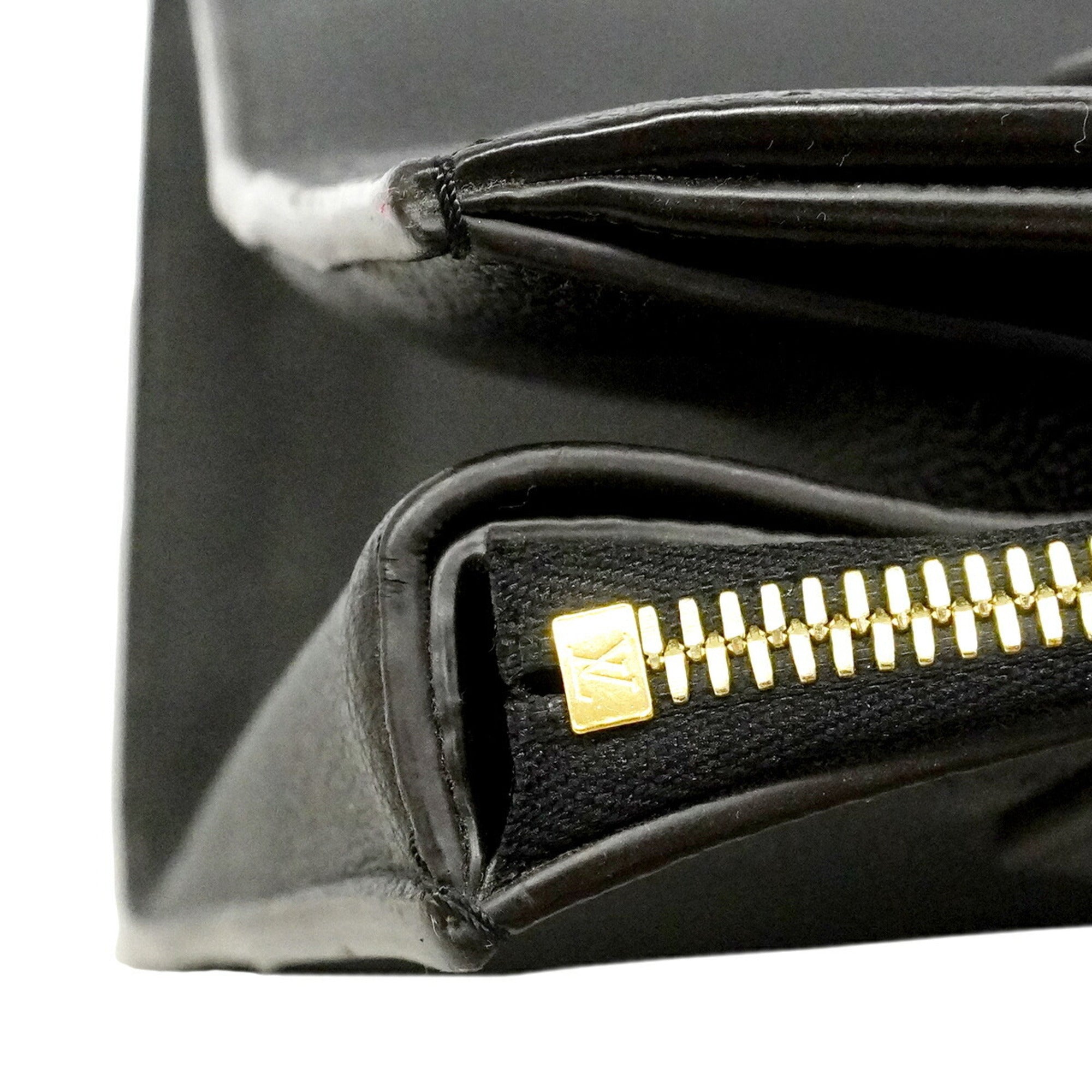 Louis Vuitton Noir Handbag (Pre-Owned)