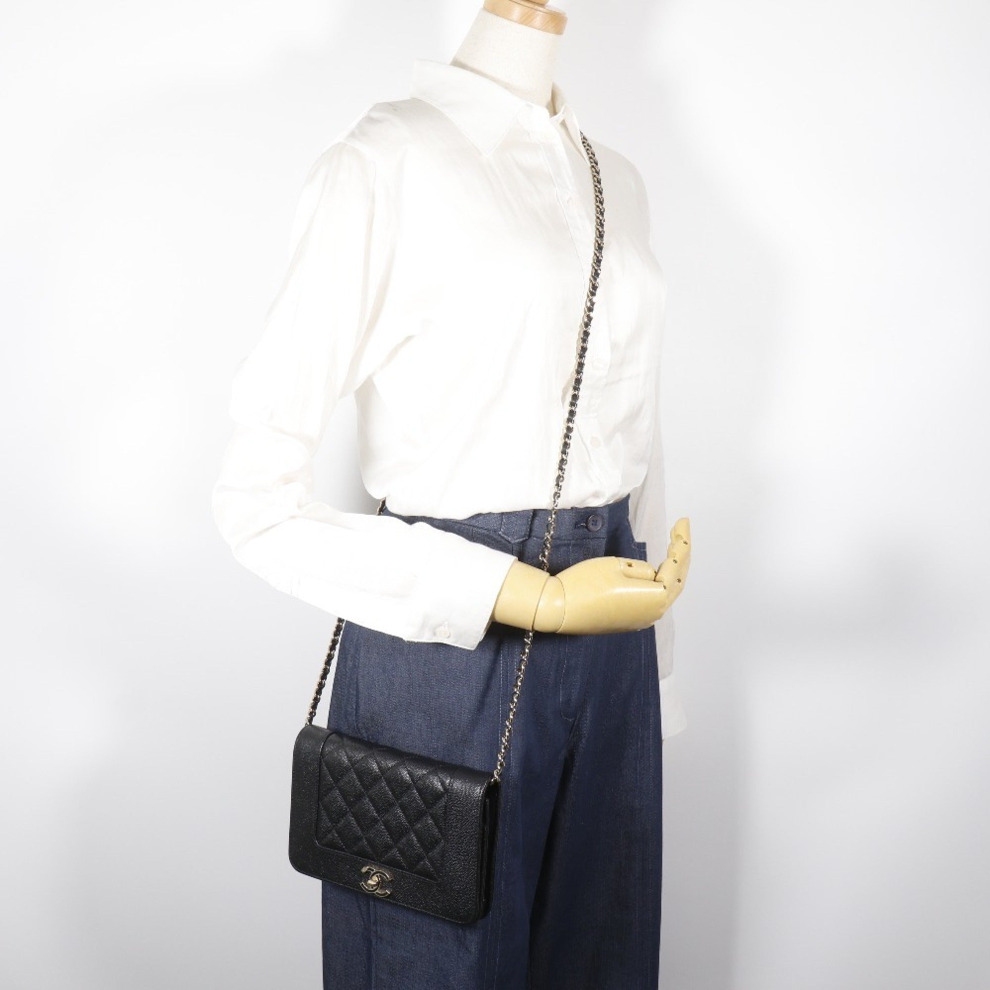 Chanel Black Grained Calfskin Shoulder Bag (Pre-Owned)