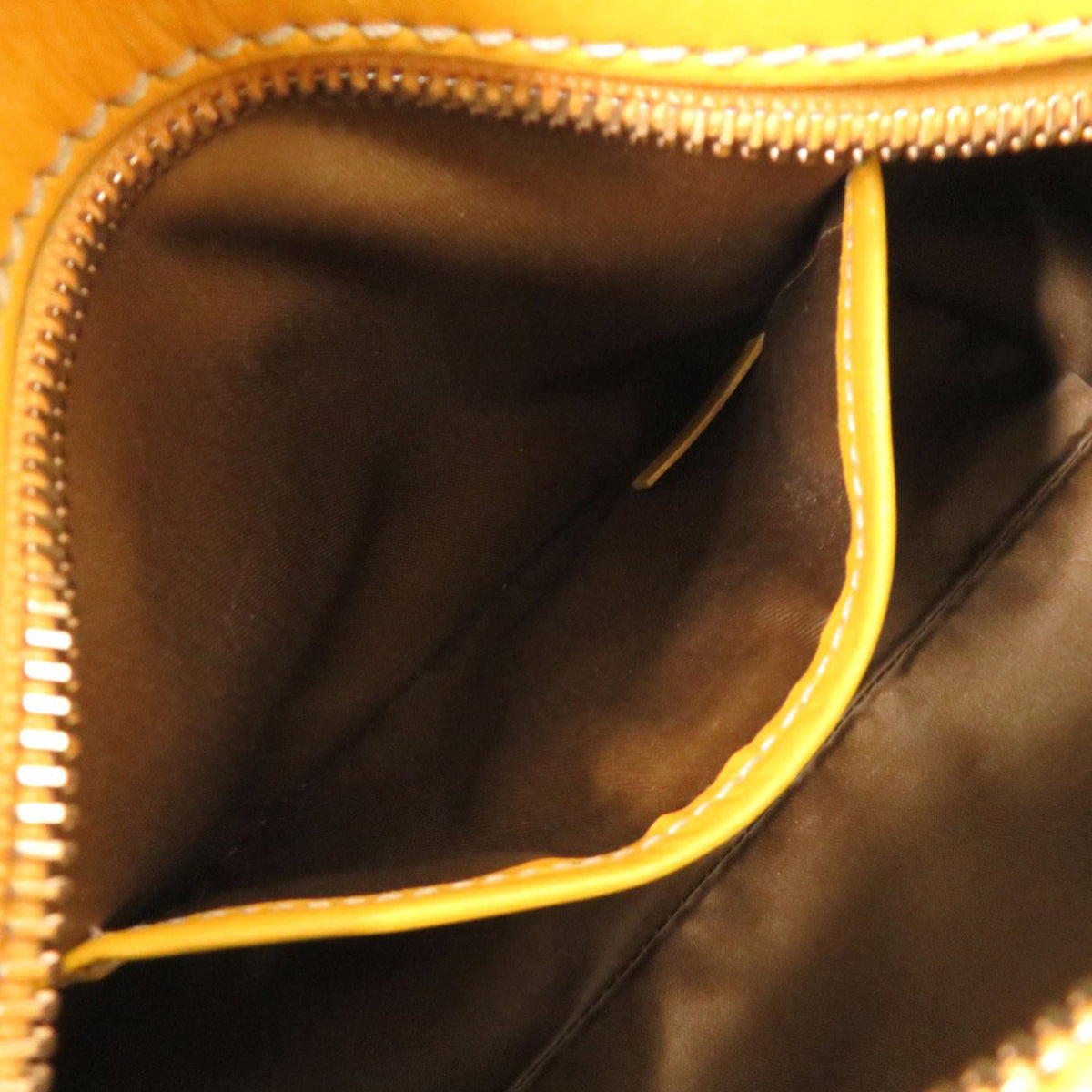 Tod's Yellow Leather Handbag (Pre-Owned)