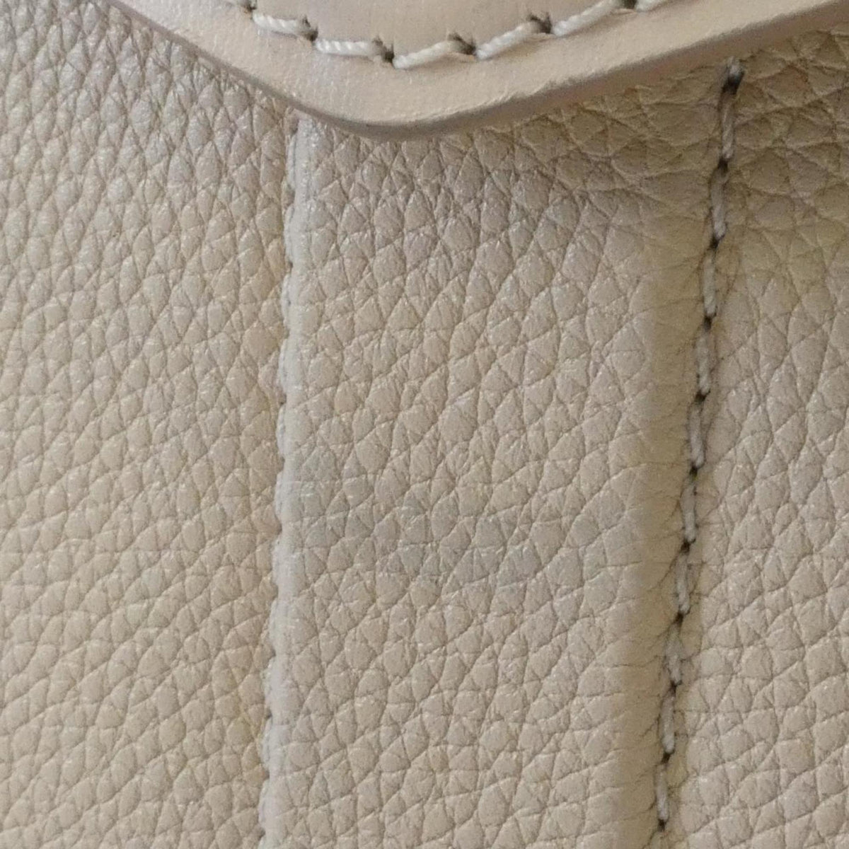 Louis Vuitton Cream Leather Handbag (Pre-Owned)