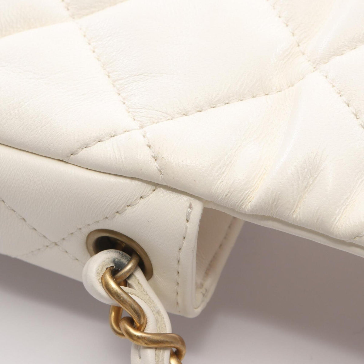 Chanel White Leather Handbag Shoulder Bag (Pre-Owned)