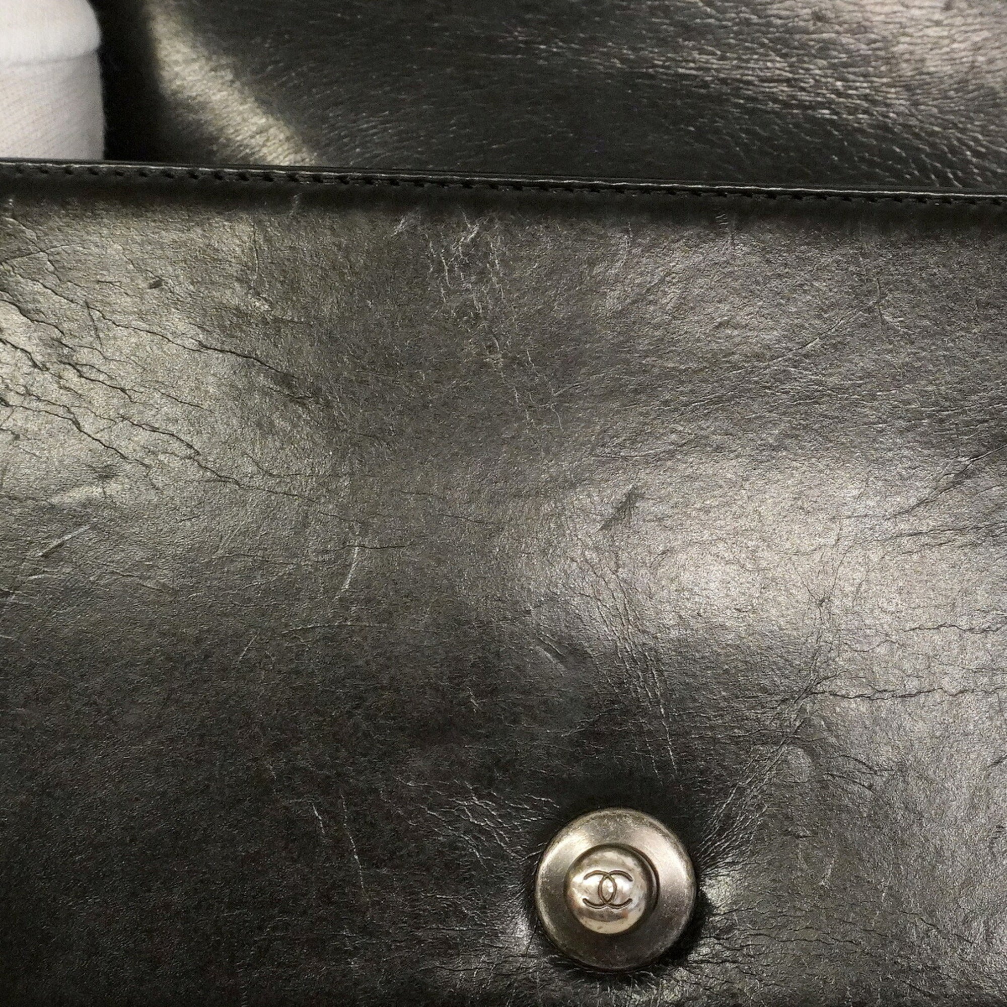 Chanel Black Leather Shoulder Bag (Pre-Owned)