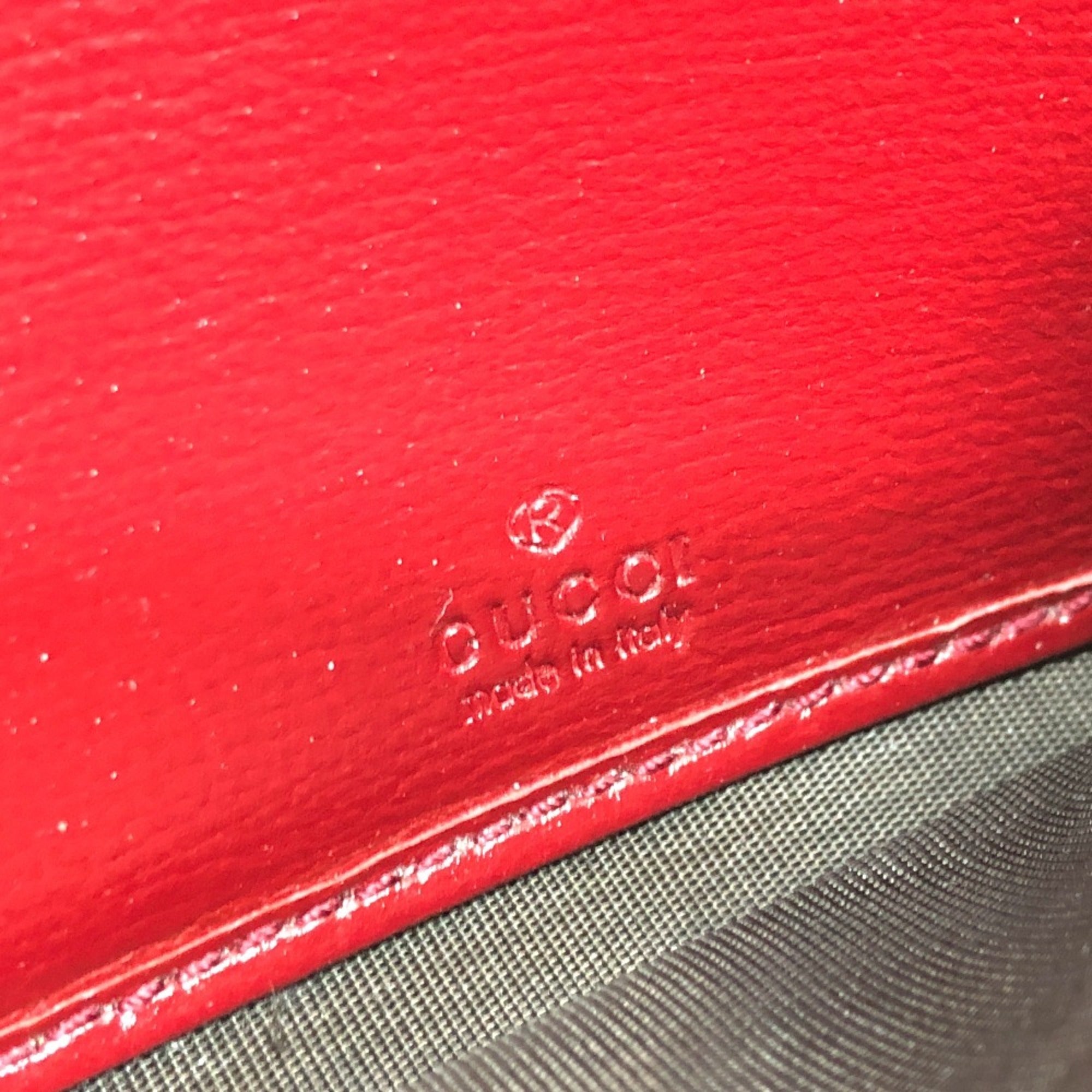 Gucci Red Color Leather Long Wallet (Bi-Fold) (Pre-Owned)