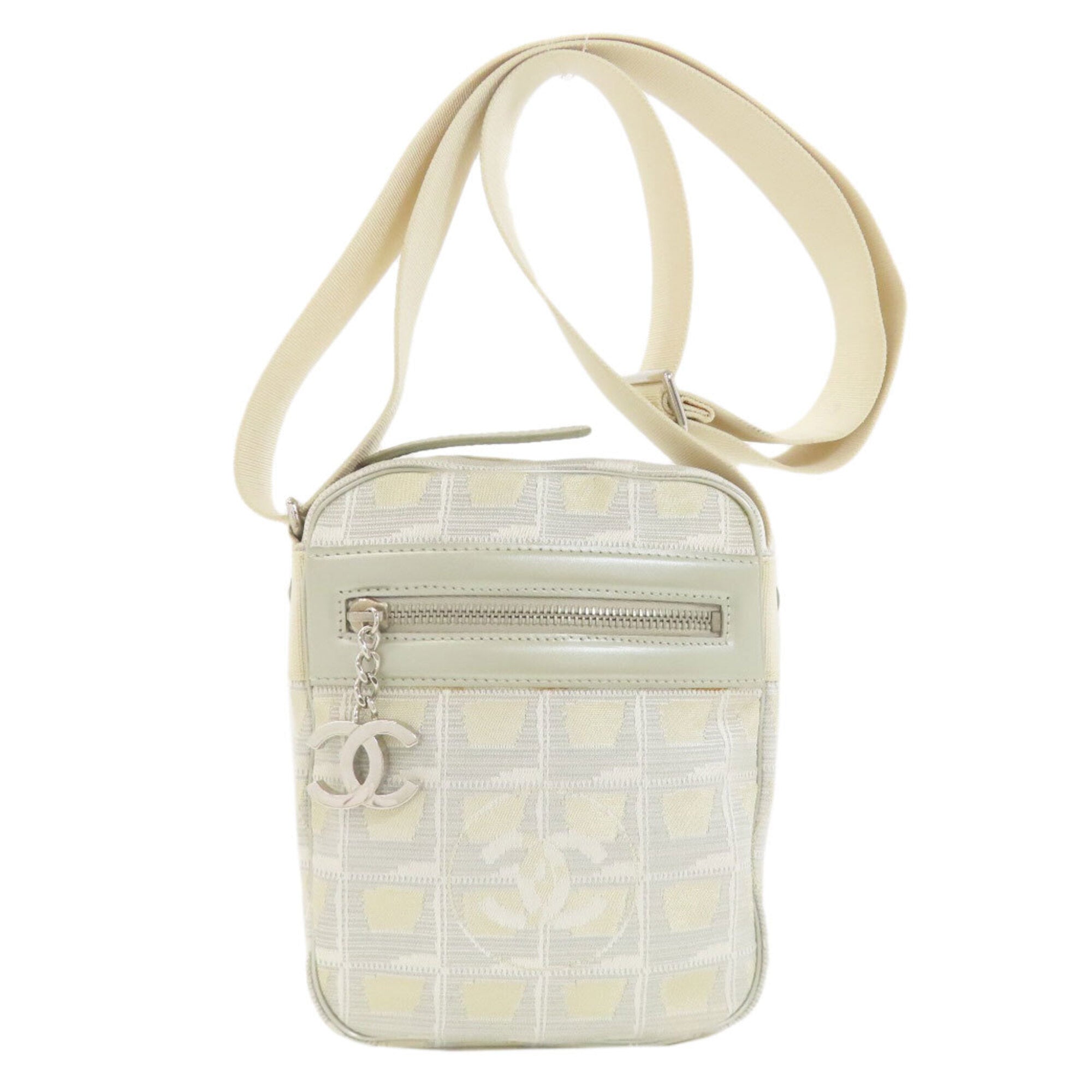 Chanel Beige Nylon Shoulder Bag (Pre-Owned)