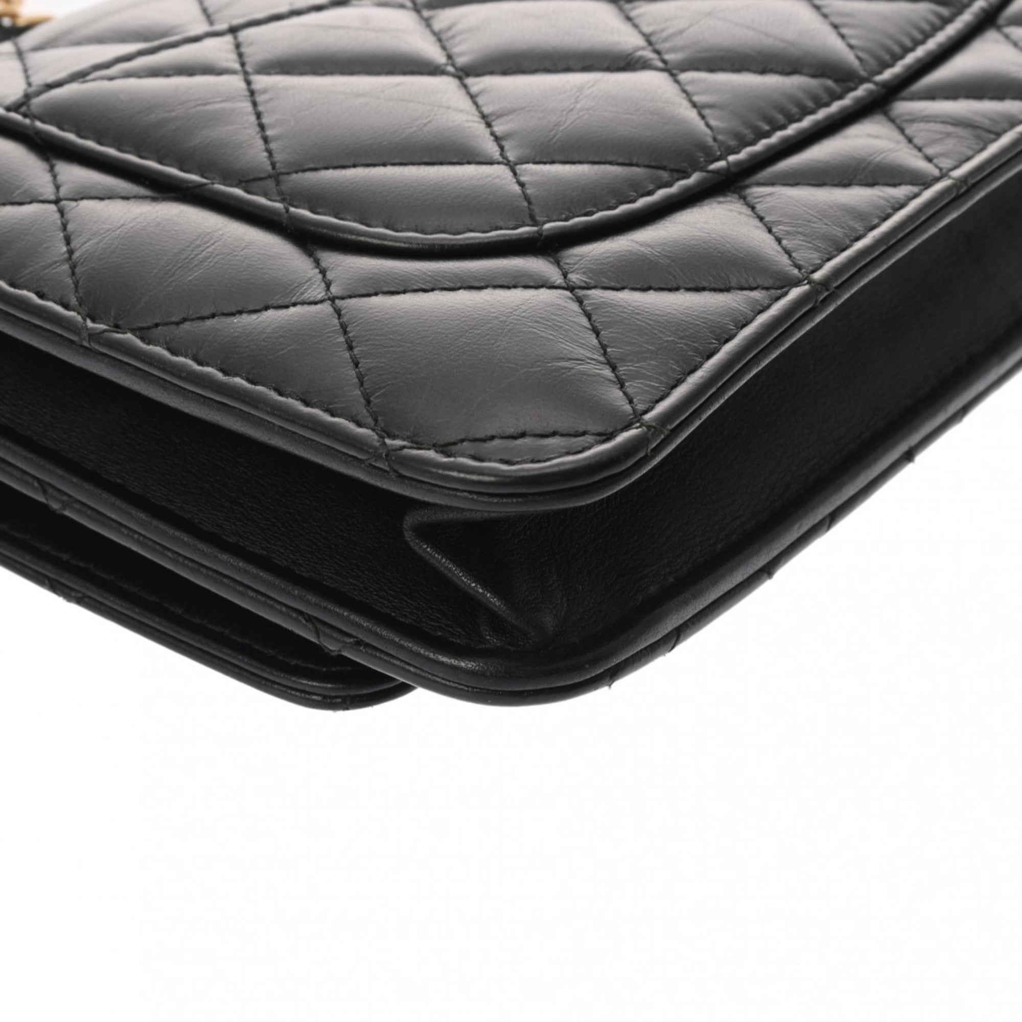 Chanel Black Leather Pouch Shoulder Bag (Pre-Owned)