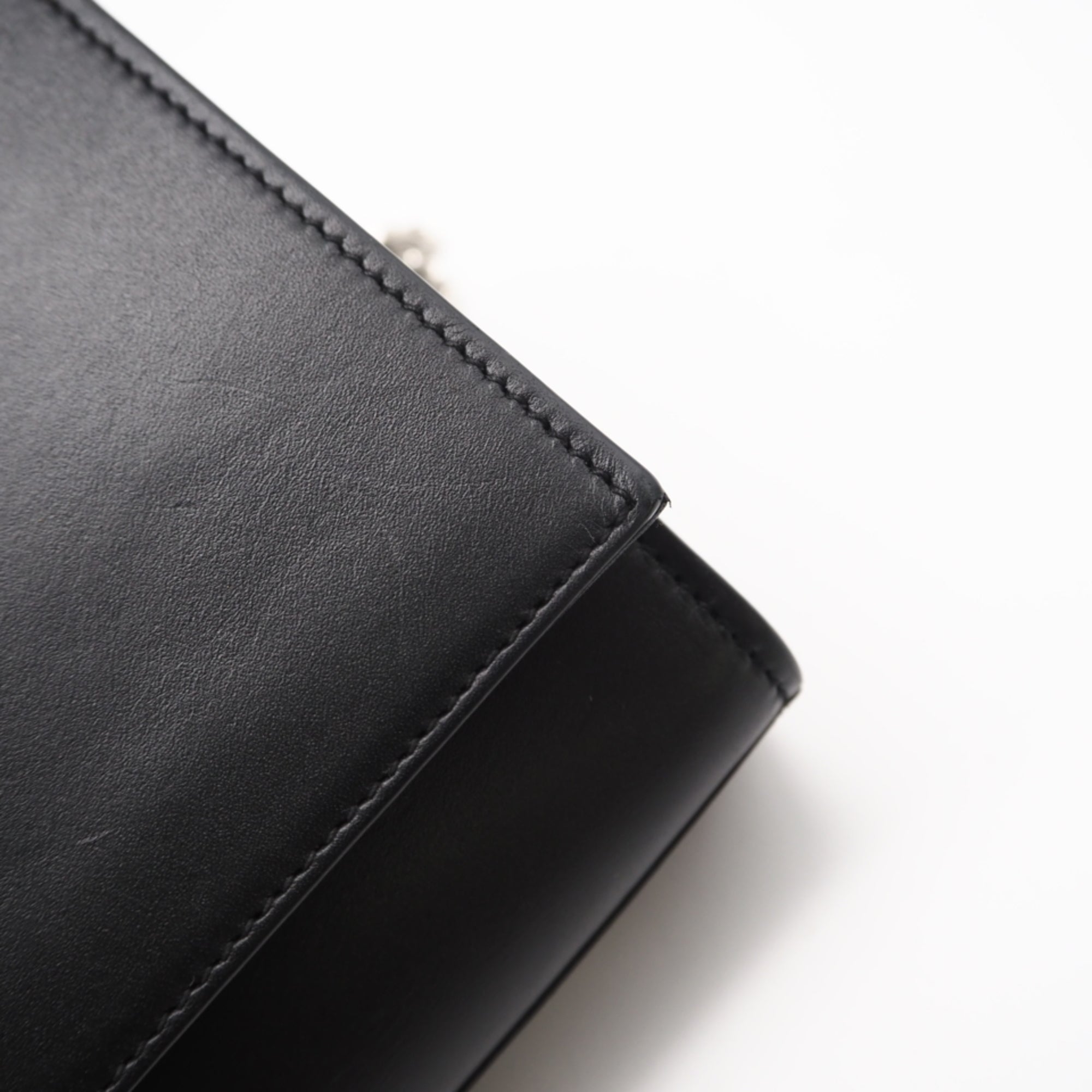 Saint Laurent Black Leather Shoulder Bag (Pre-Owned)