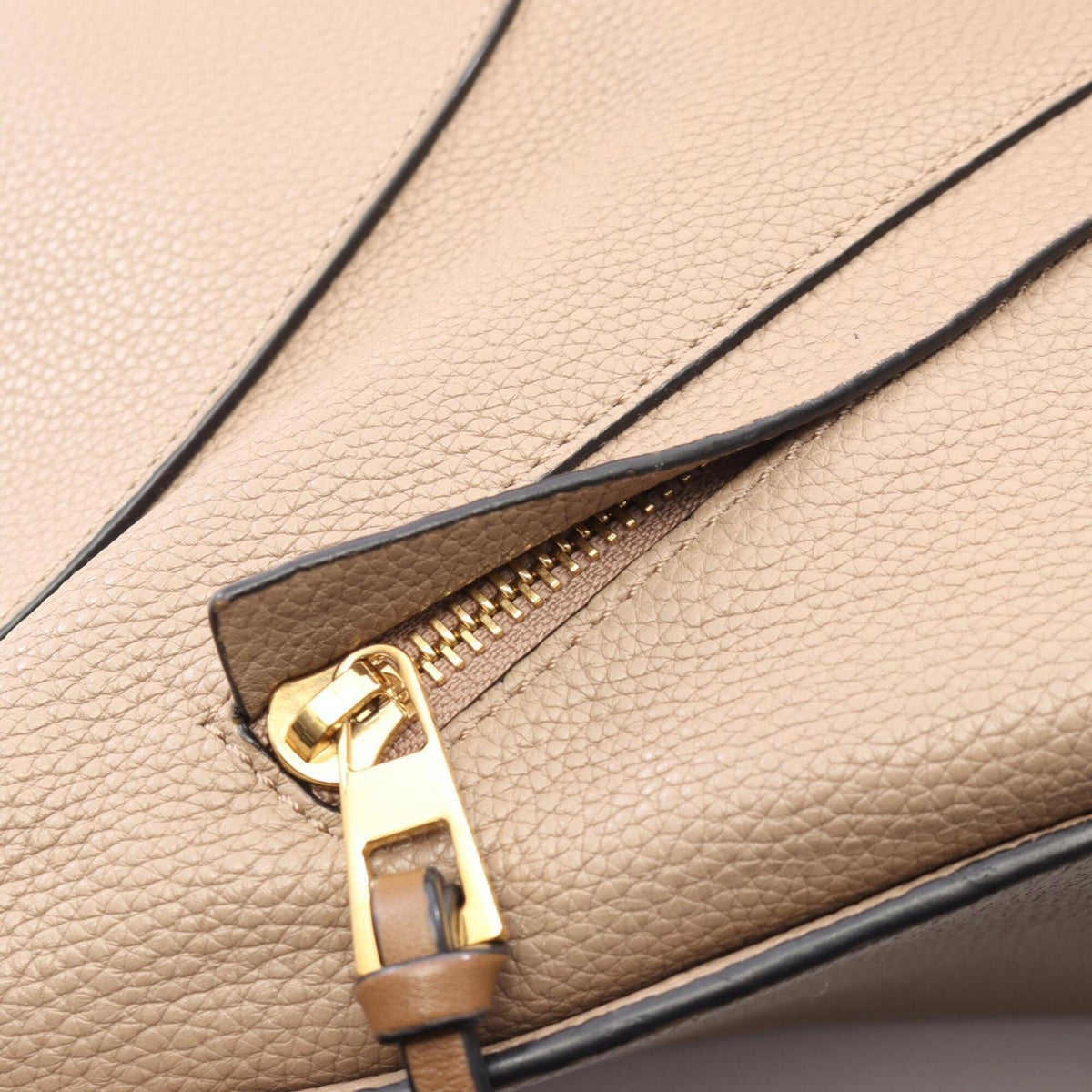 Loewe Beige Brown Leather Handbag (Pre-Owned)