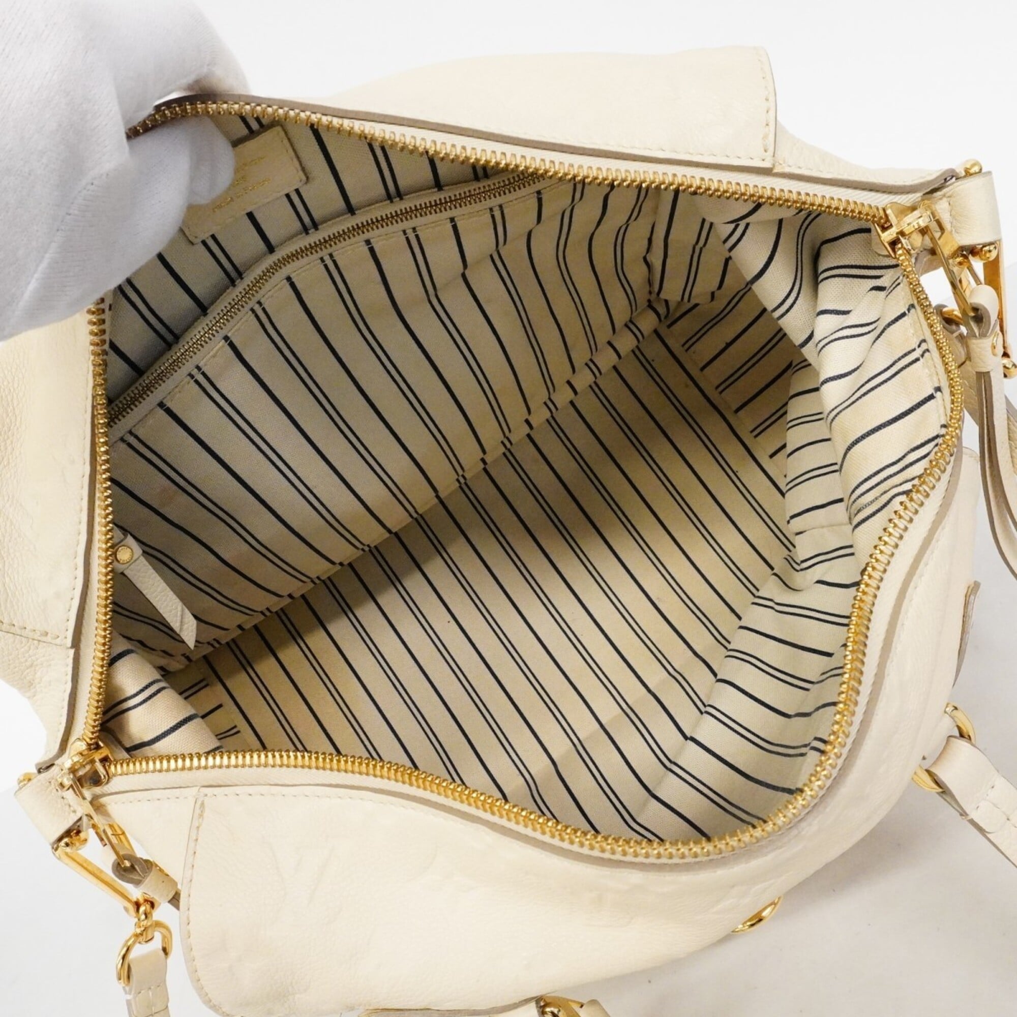Louis Vuitton Neige Handbag (Pre-Owned)